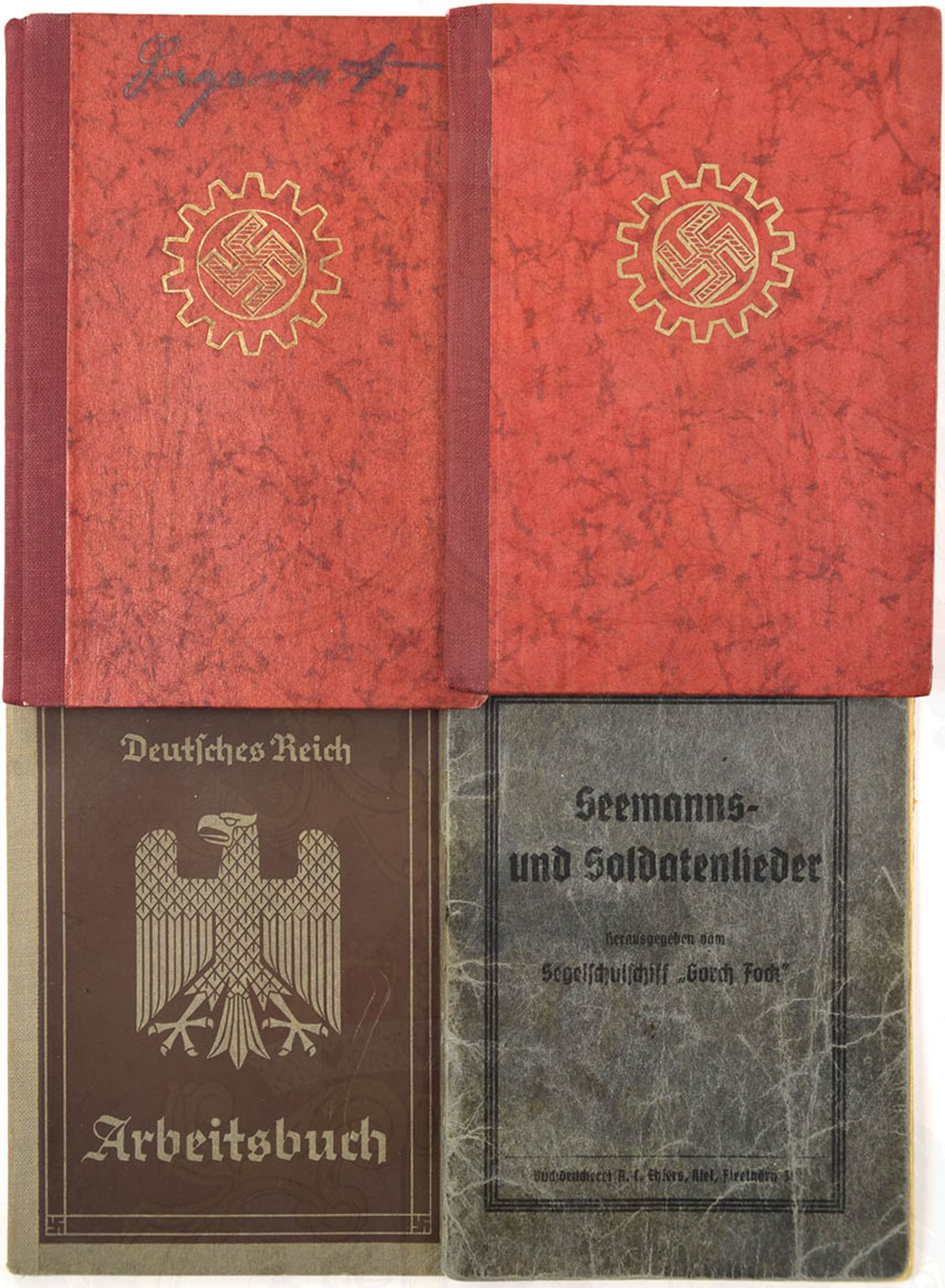 KONVOLUT AUSWEISE, 2 DAF-Mitgliedsbücher, zahlr. Beitragsmarken 1935-1944; Arbeitsbuch,