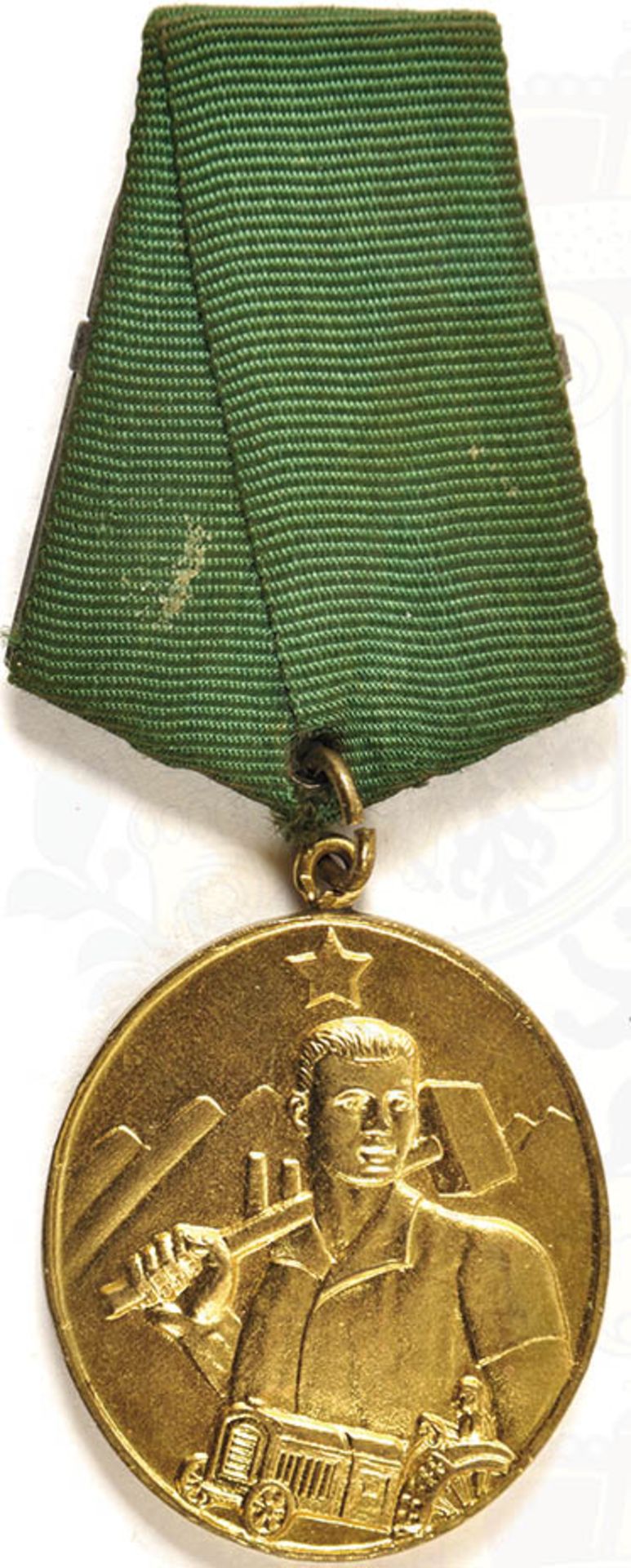 ARBEITS-VERDIENSTORDEN, Verdienst-Medaille, vergld., a. Bd.-Tragespange < 1035009F, Zustand: I-II,