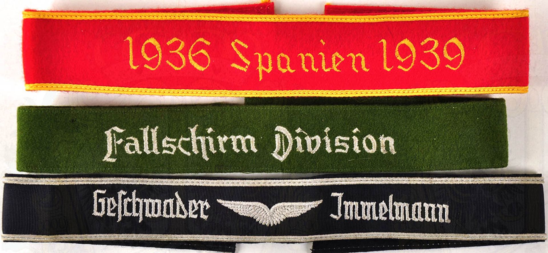 2 ÄRMELBÄNDER: "1936 Spanien 1939" u. "Fallschirm Division", bde. L. 47 cm; Sammleranfertigungen;