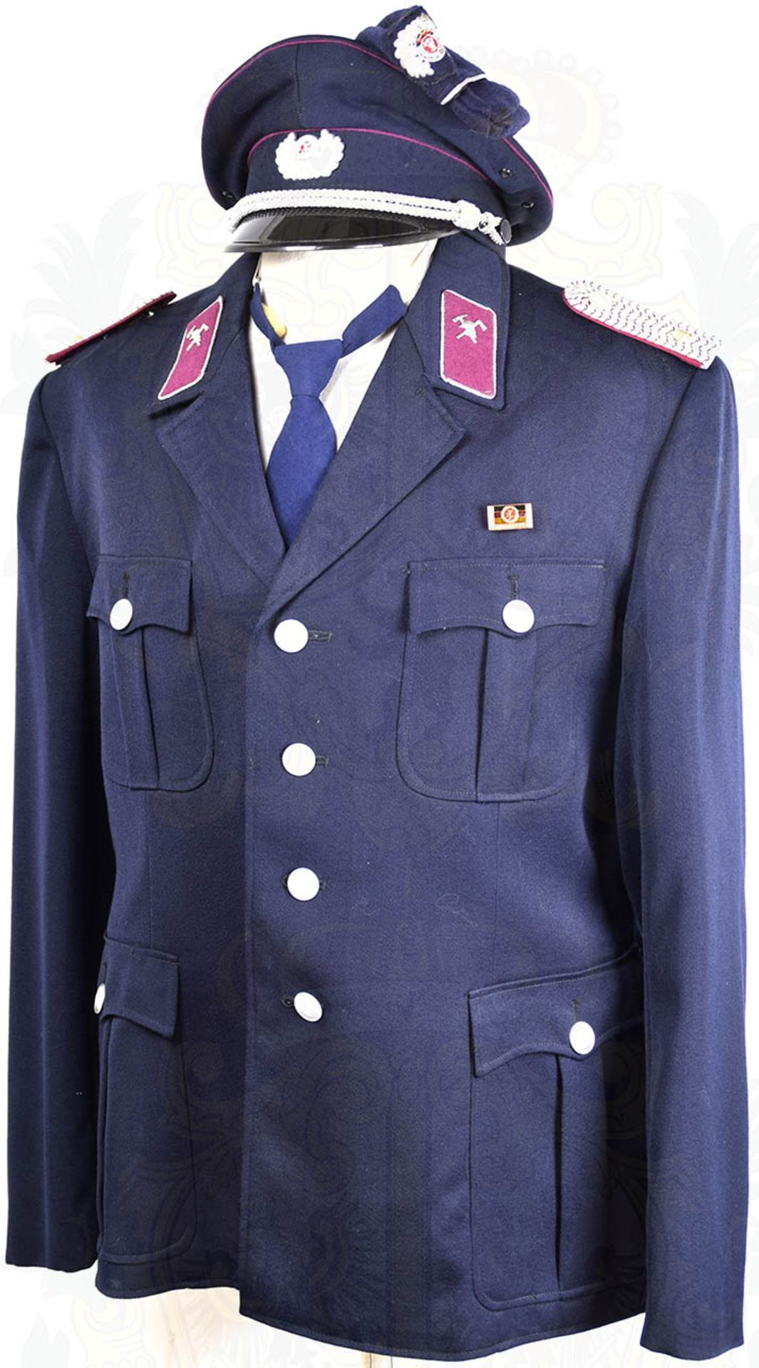 UNIFORM EINES UNTERBRANDMEISTERS: Uniformrock, dkl.blaues Tuch, Schulterstücke u. Kragenspiegel, Gr.