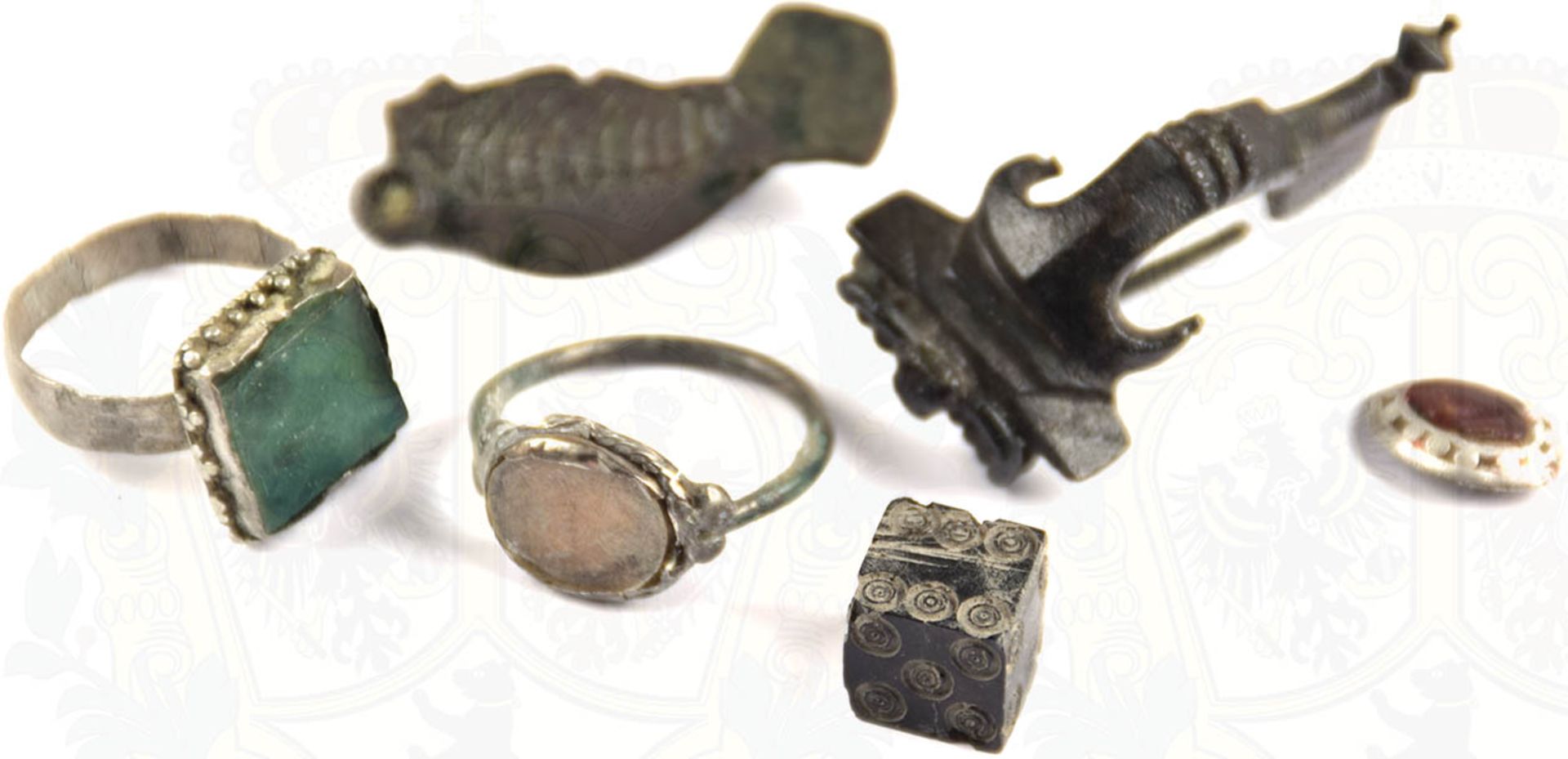 KONVOLUT BODENFUNDE, 6 Teile, römisch, ca. 1.-3. Jh.: Fibel, Bronze, an Nadel; Fibel, Bronze,