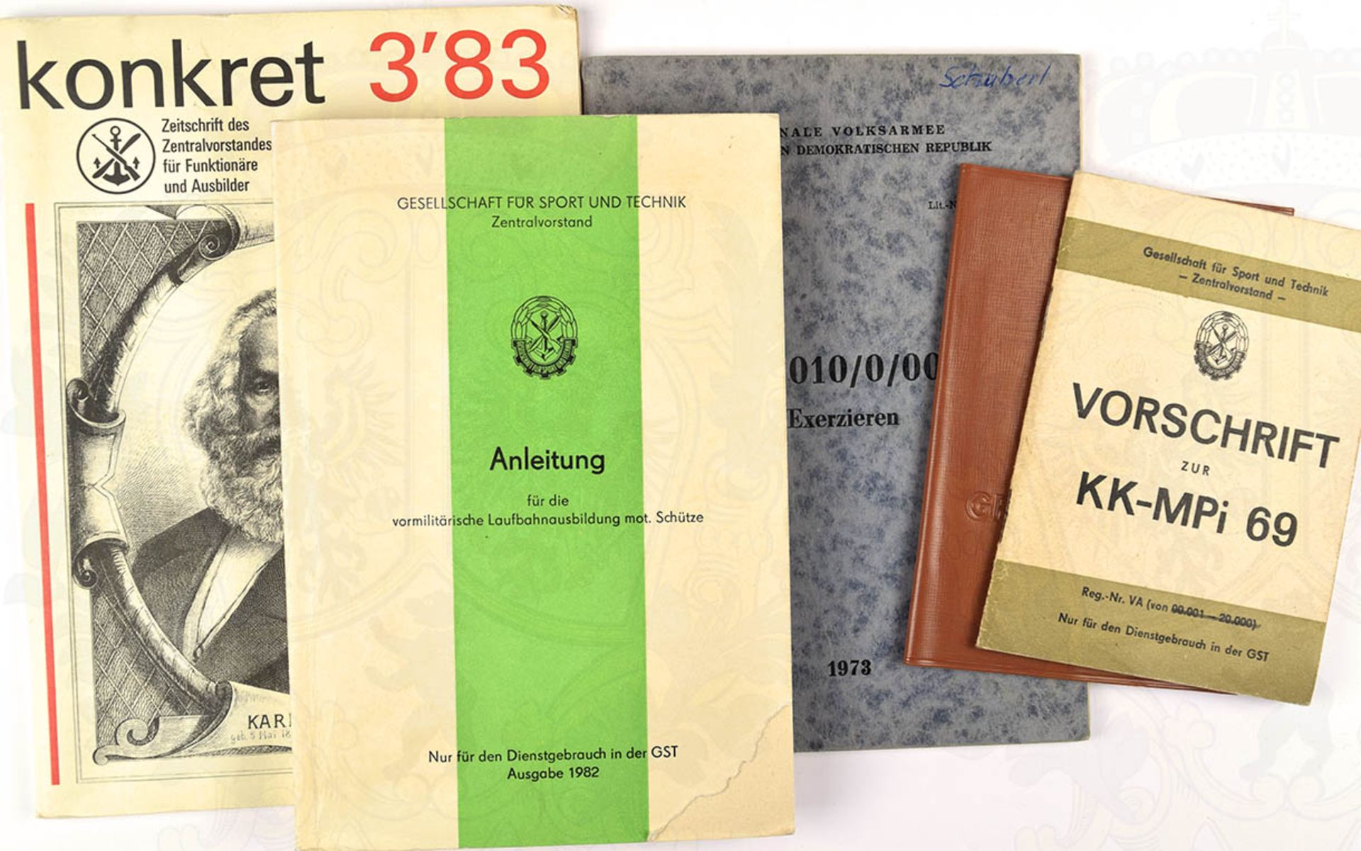 KONVOLUT GST: "KK-MPi 69", 1970; "Anleitung für die vormilitärische Ausbildung mot. Schützen", 1982;