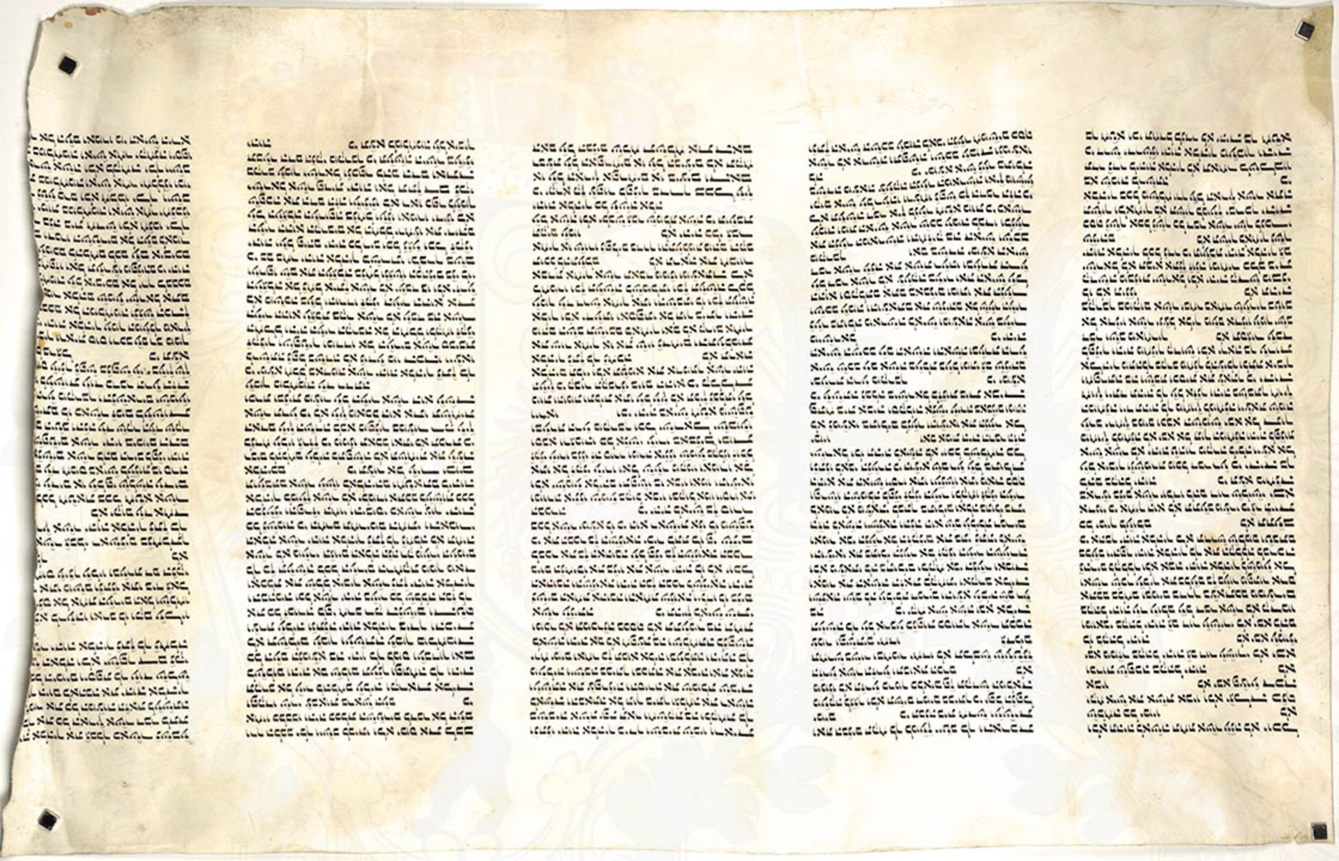 FRAGMENT EINER THORA-ROLLE, Pergament, Beschriftung v. Hd. in Hebräisch, Tinte, ca. 57x87 cm,