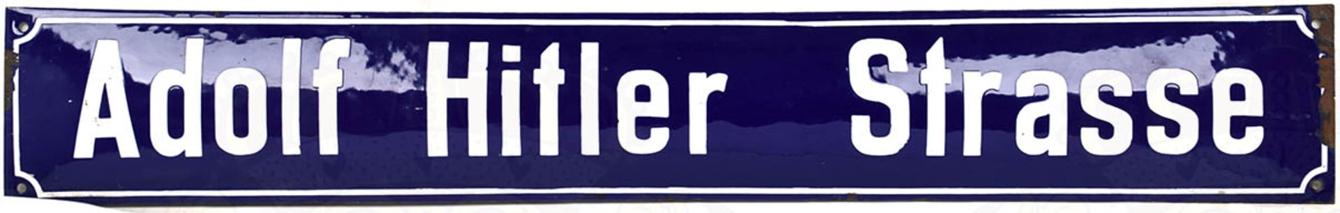 STRAßENSCHILD "ADOLF HITLER STRASSE", Eisenblech, weiß/blau emaill., Rand mit 2 Emaille-Schäden (5x1