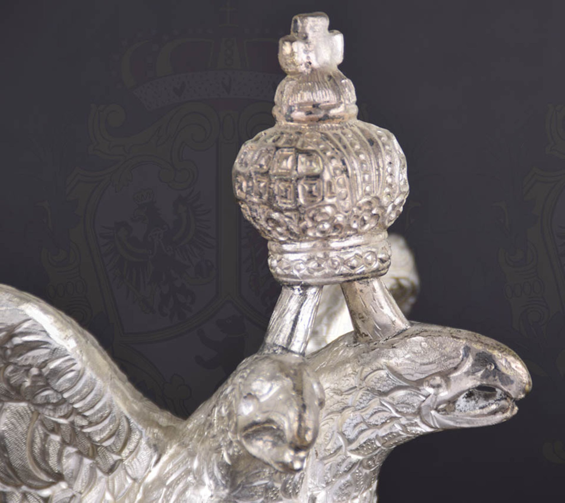 PARADE-ADLER FÜR OFFIZIERE DER CHEVALIER-GARDE, Leichtmetall verslb., auf blattförm. Basis, 2 - Bild 3 aus 3