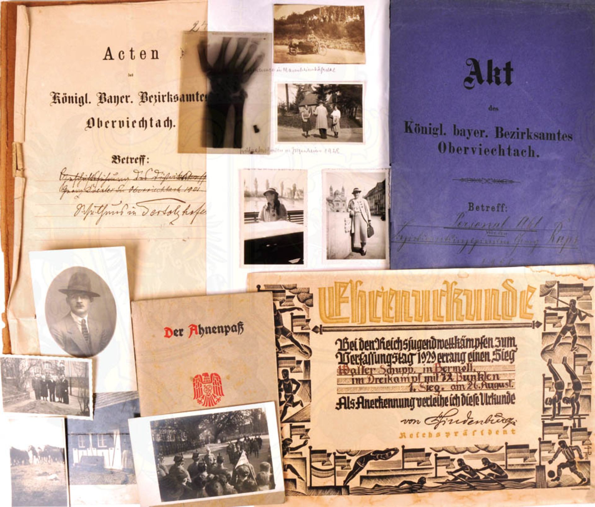 KONVOLUT: Zeugnis; Urkunde Reichsjugendwettkämpfe 1929; Dokumentengruppe einer Lehrerin; Fotos;