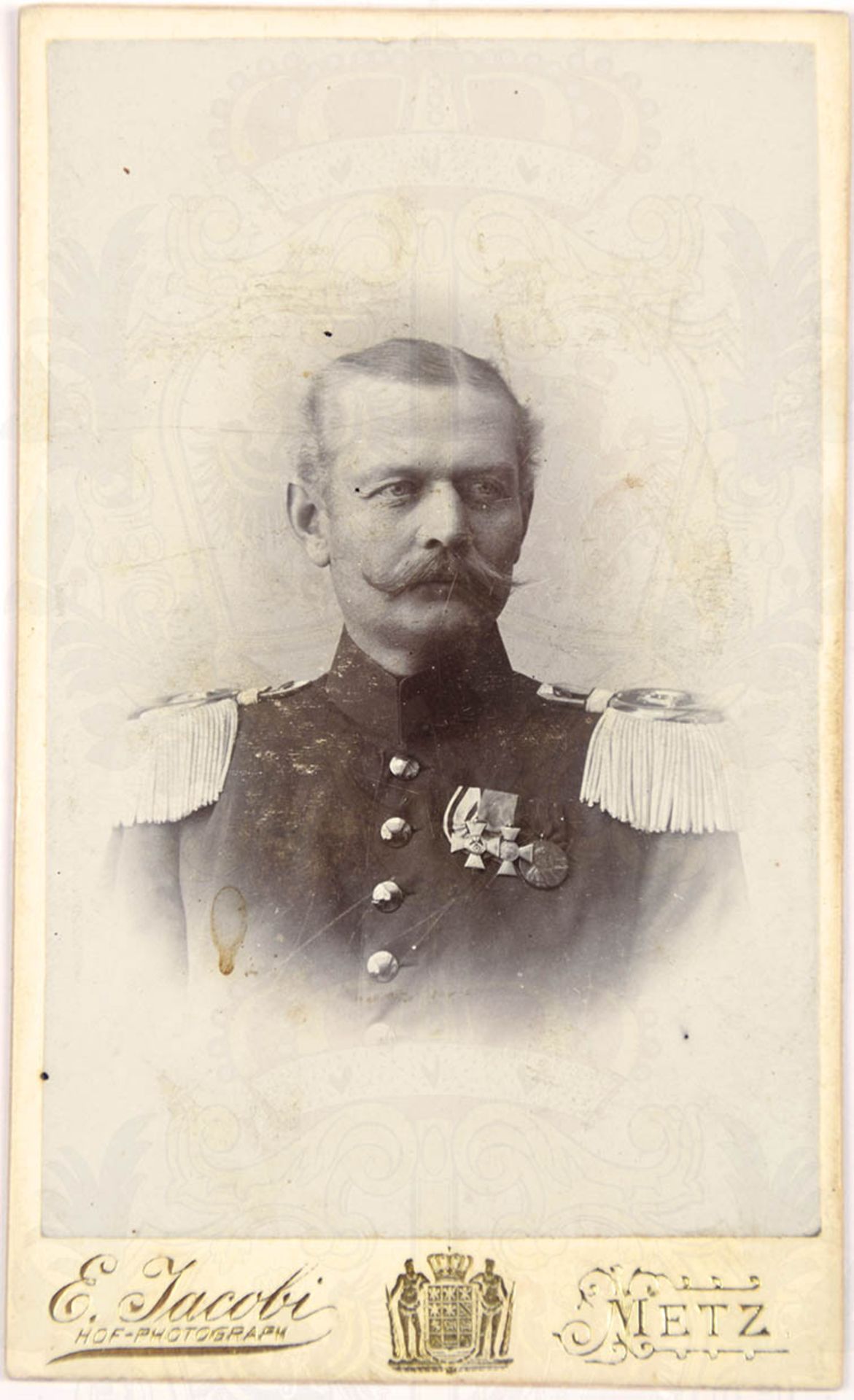 VISITFOTO GENERALMAJOR ALBERT VON VOß, (1853-1934), als Major im Schlesw.-Holst. Drag.-Rgt. Nr.