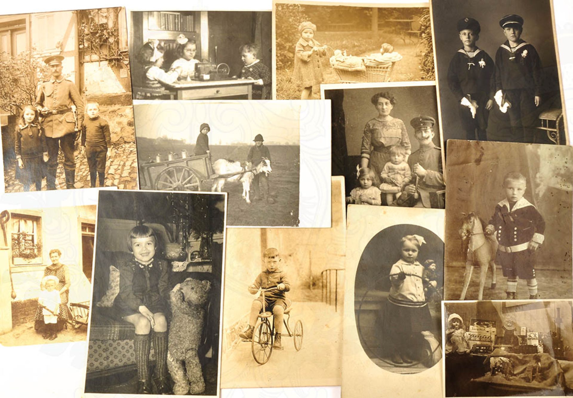 SAMMLUNG KINDERFOTOS, ca. 140 St., viel m. Spielzeug, Dampfmaschine, Gabentisch, auch Einschulungen, - Bild 2 aus 2