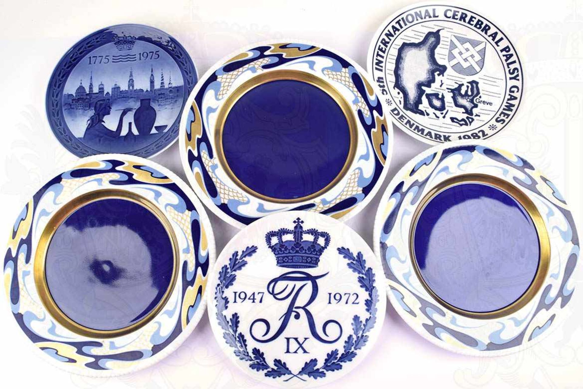 6 PORZELLANTELLER: 2 Wandteller Royal Copenhagen 200jähriges Jubiläum 1775-1975 u. Royal