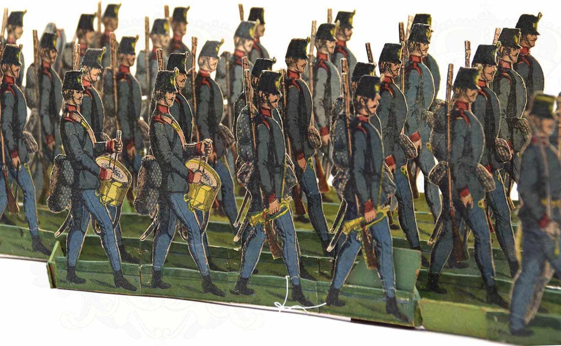 FIGUREN-DIORAMA e. K.u.K. Infanterie-Kompanie, 42 Flachfiguren aus Karton, Offz. u. Infanteristen, - Bild 3 aus 3