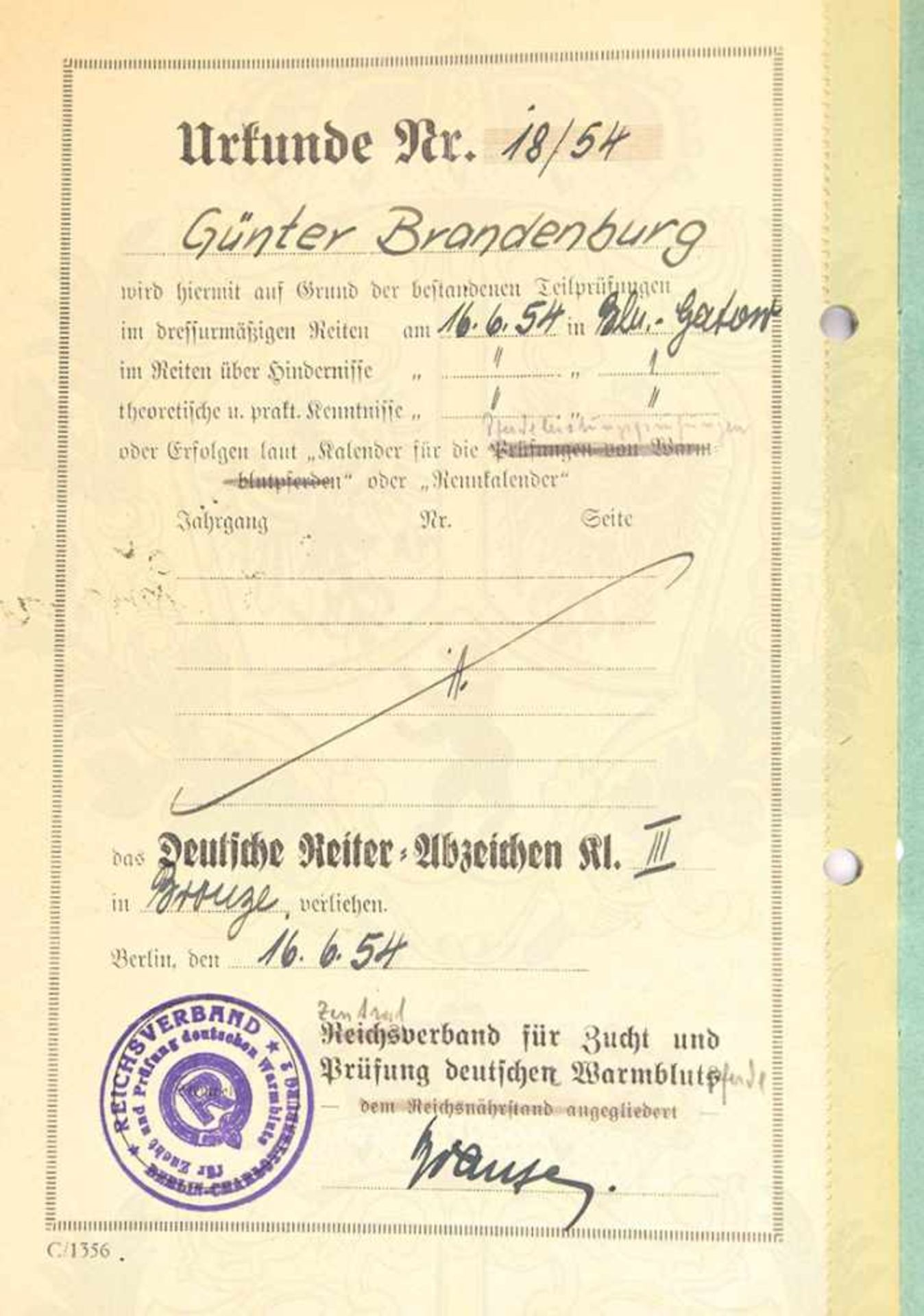 URKUNDENHEFT ZUM DEUTSCHEN REITER-ABZEICHEN, f. e. Oberwachtmeister der Berliner Schutzpolizei/ - Bild 2 aus 2