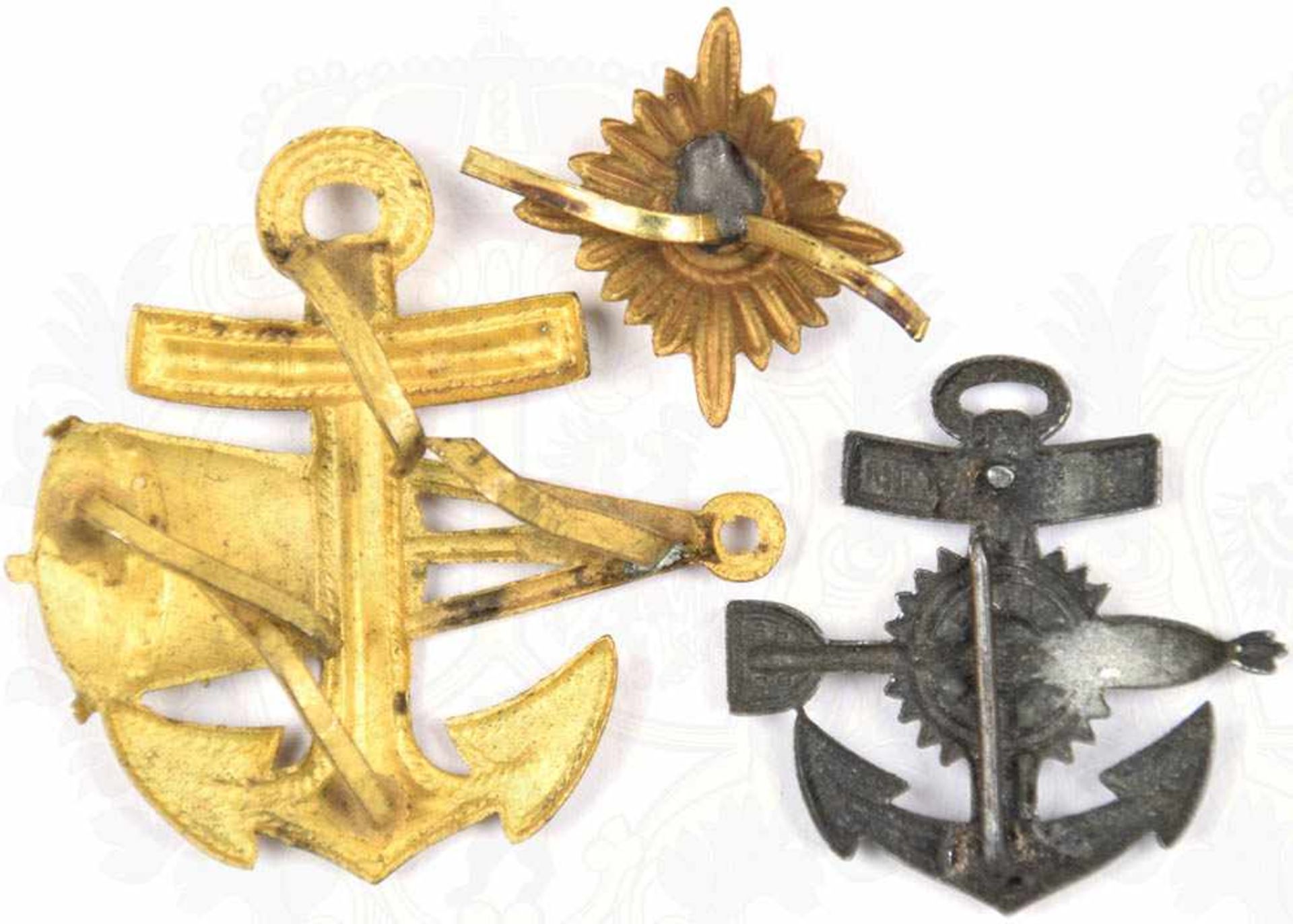 4 UNIFORM-EFFEKTEN: Laufbahn-Abzeichen Seemännischer Dienst bzw. Bootsmanns-Maat, dunkelblaues Tuch, - Bild 2 aus 2