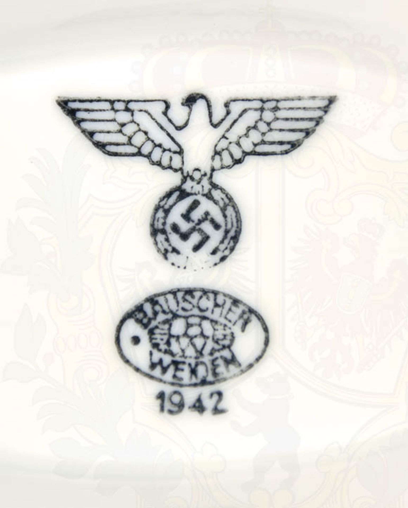 SAUCIERE, weißes Porzellan, glasiert, im Boden Unterglasur: Heeresadler u. „1942“, 25x15,5x12 cm - Bild 2 aus 2