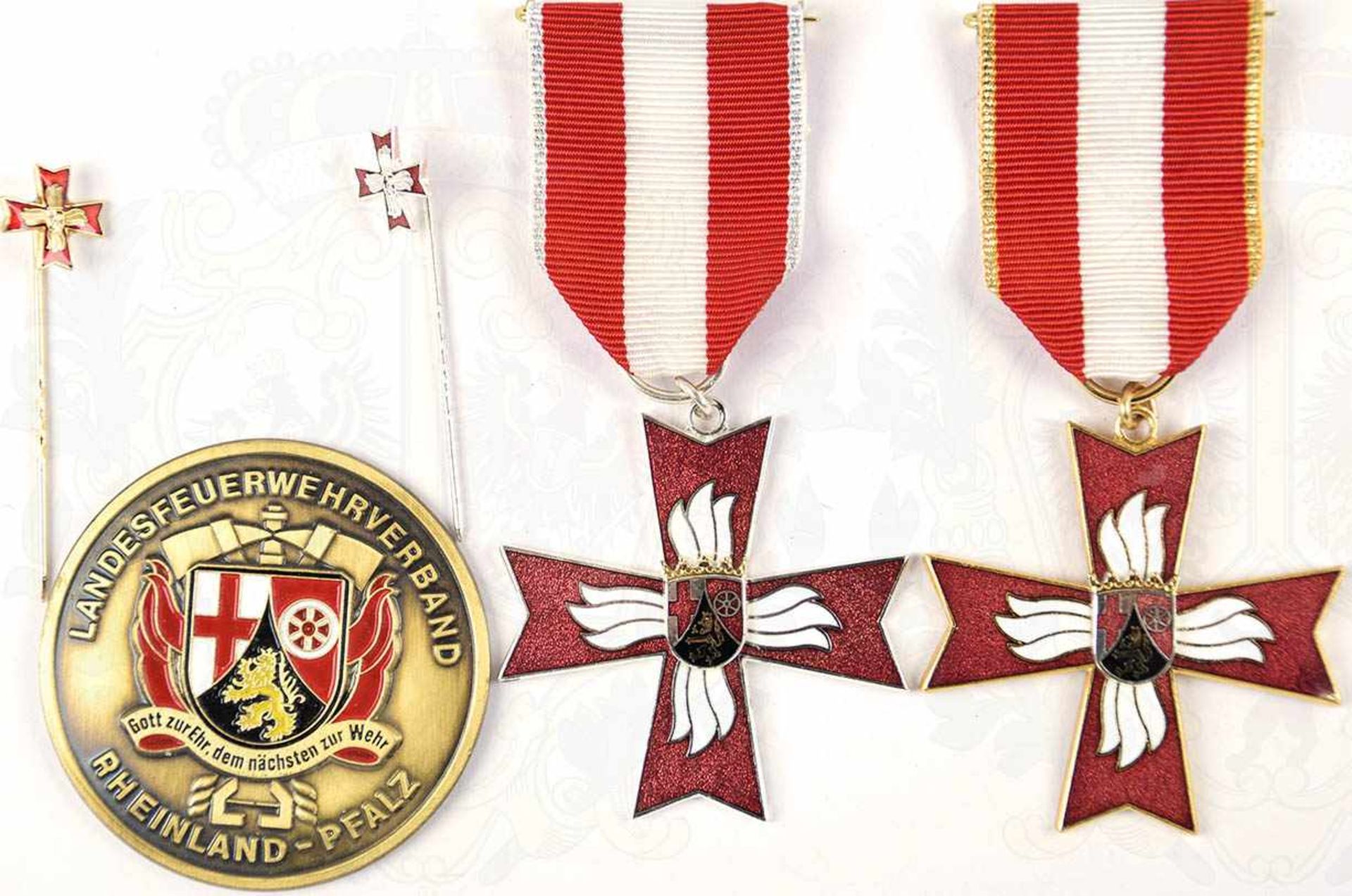 2 FEUERWEHR-EHRENZEICHEN RHEINLAND-PFALZ, Gold u. Silber am Band, ab 1985, m. Miniaturen; dazu