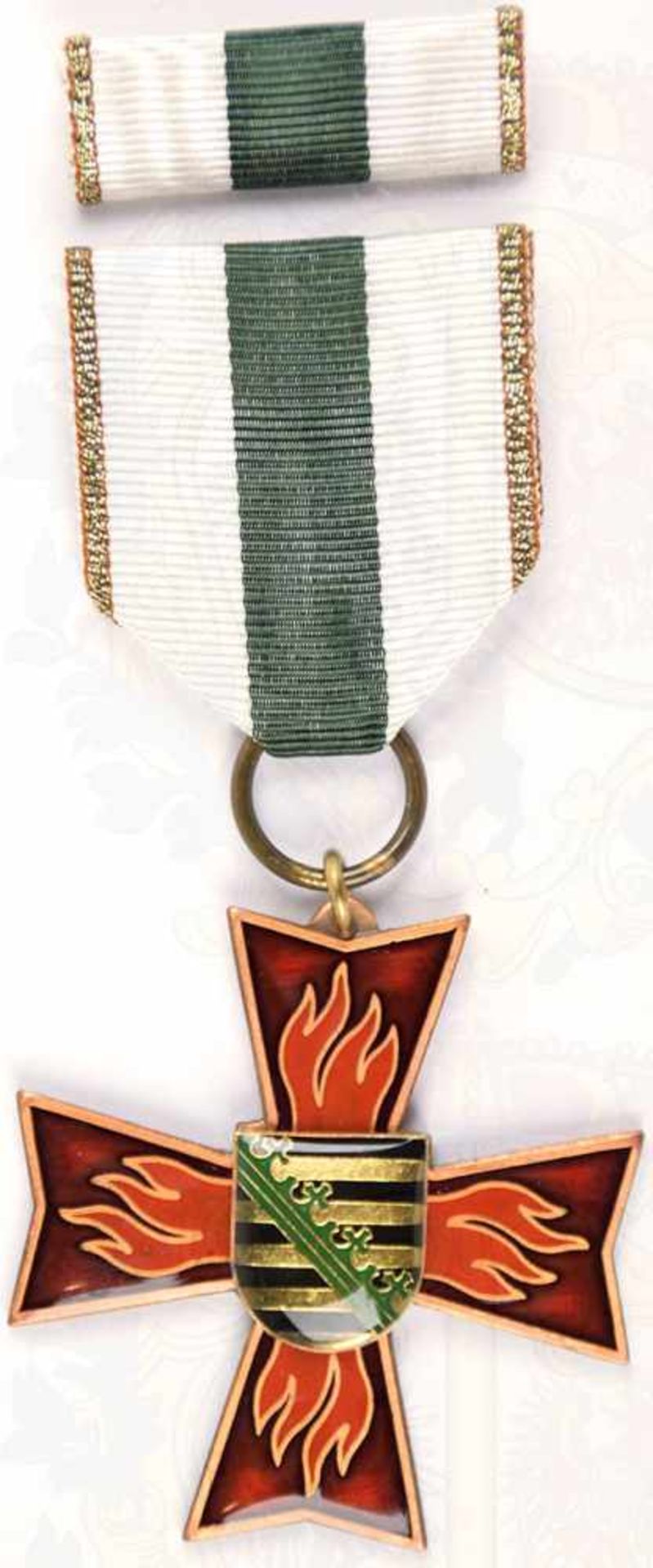 FEUERWEHR-EHRENZEICHEN AM BAND, Bundesland Sachsen, Kreuz in Bronze, am Band m. Goldstreifen u. IS