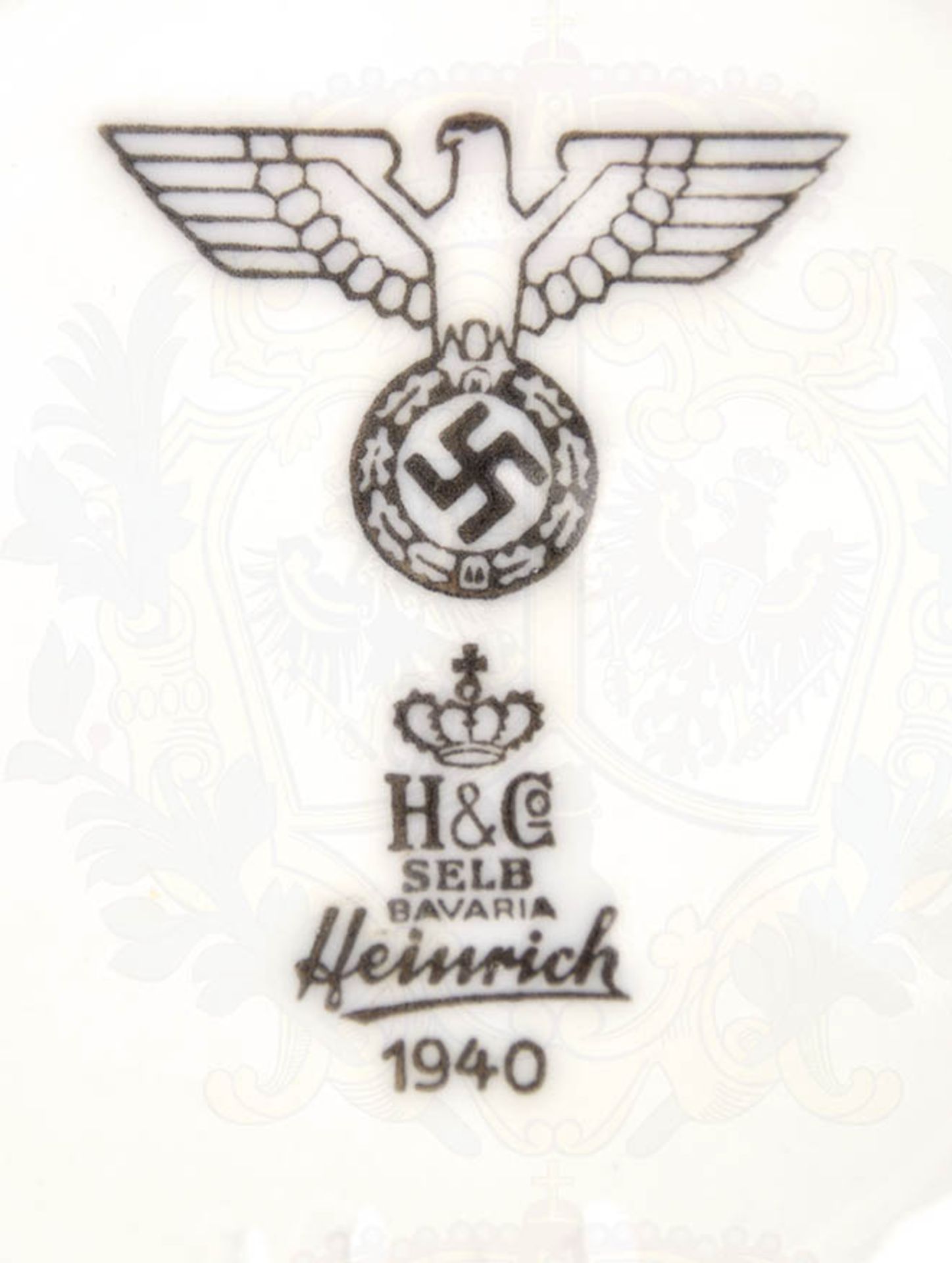 2 KAKAOBECHER, weißes Porzellan, glasiert, Boden-Marken „Hutschenreuther“ u. „H & Co.“ sowie - Bild 2 aus 3