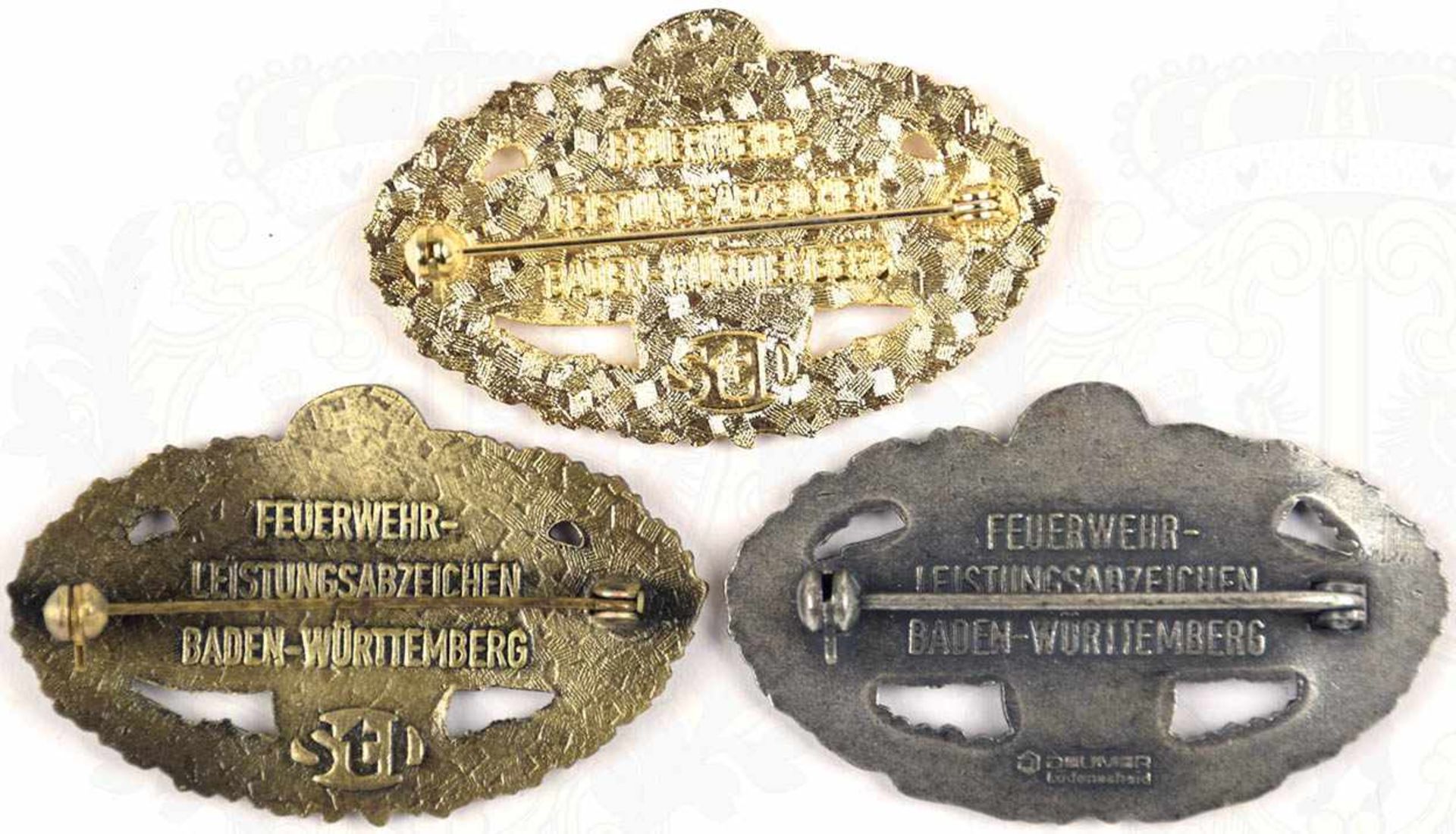 3 FEUERWEHR-LEISTUNGSABZEICHEN BADEN-WÜRTTEMBERG, Bronze, Silber u. Gold, Gold m. Miniatur - Bild 2 aus 2