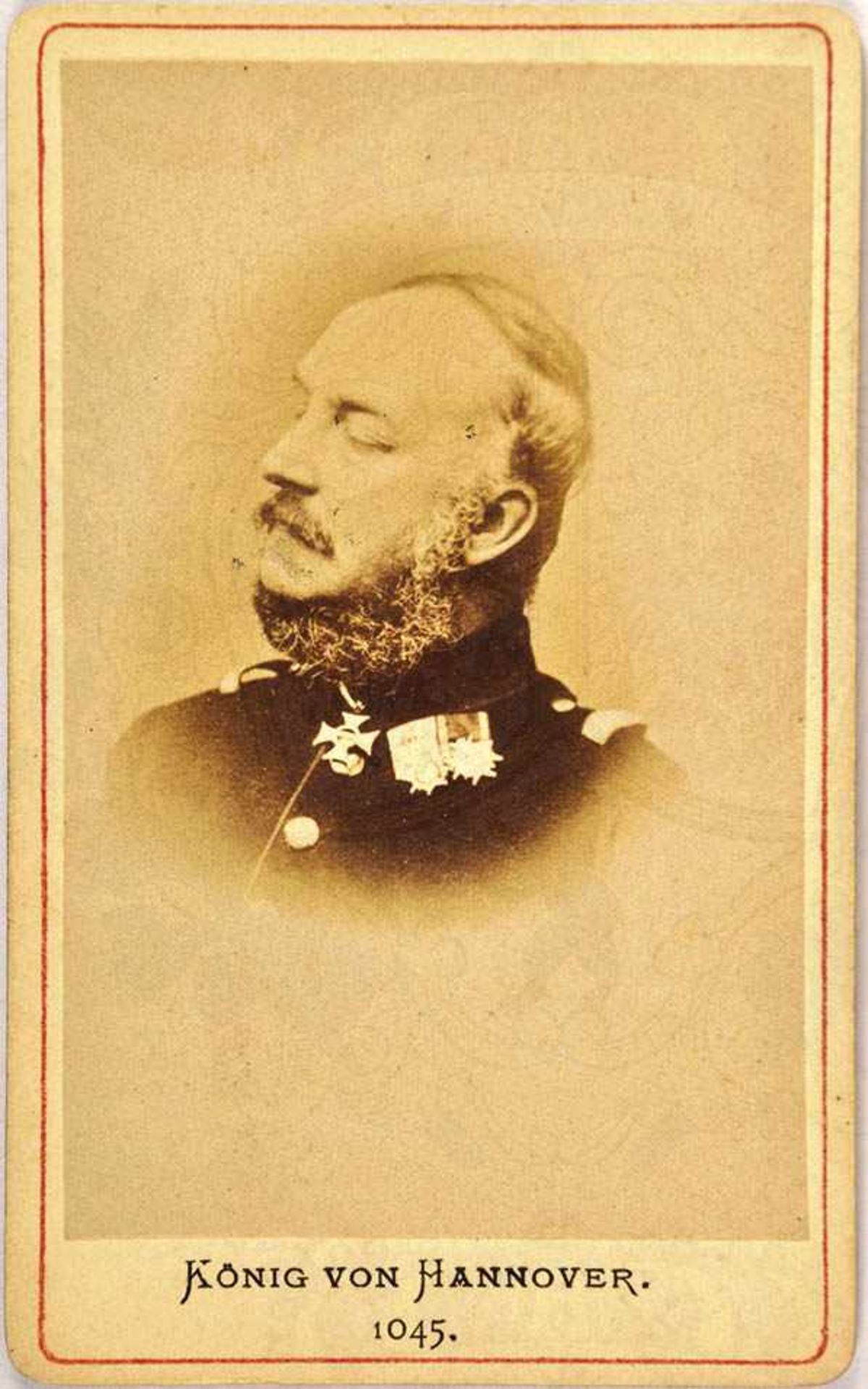 VISITFOTO KÖNIG GEORG V., Halbportrait in Uniform m. Guelphen- u. Ernst August Orden sowie