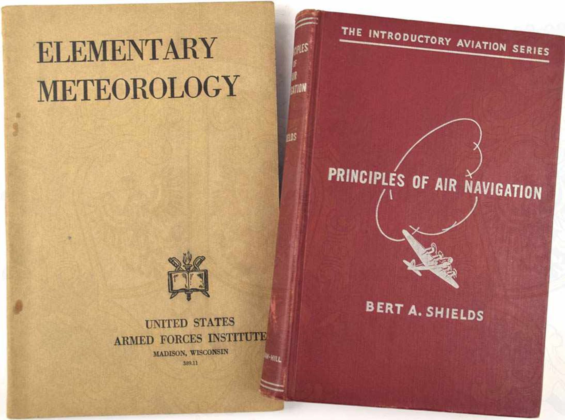 2 US-LEHRBÜCHER, „Priciples of Air Navigation“, Lt.Comdr. U.S.N.R. Bert Shields; „Elementary