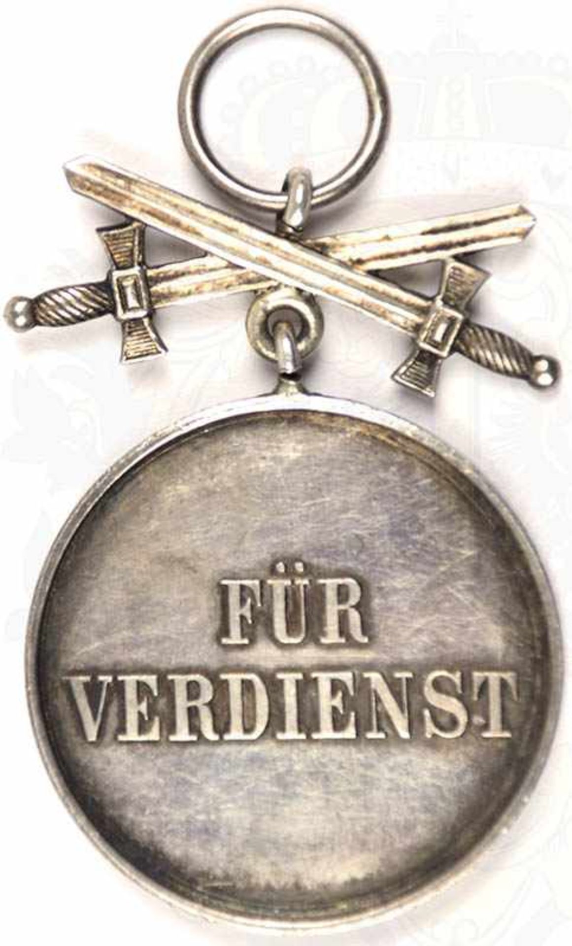 SILBERNE VERDIENSTMEDAILLE MIT SCHWERTERN, Silber, bez. „Für Verdienst“, Band fehlt