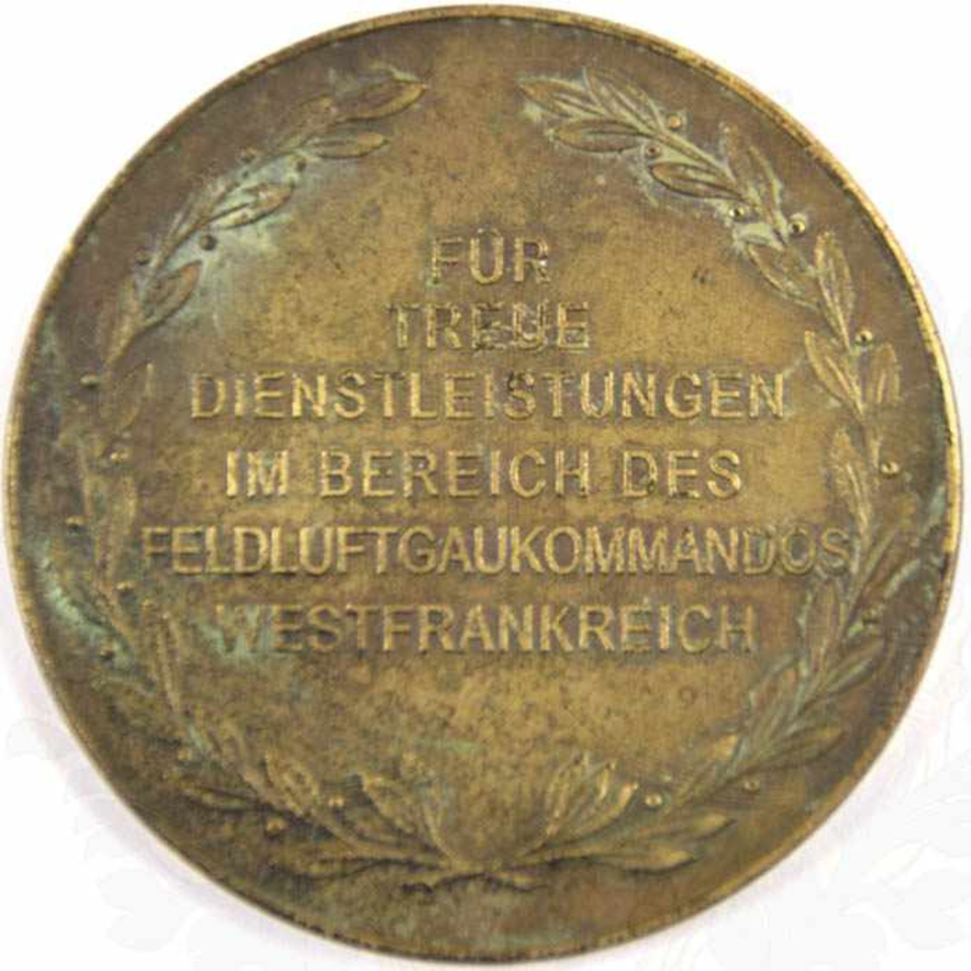 MEDAILLE FÜR TREUE DIENSTLEISTUNGEN, „im Feldgaukommando Westfrankreich“, Bronze, Ø 40 mm, etwas - Bild 2 aus 2