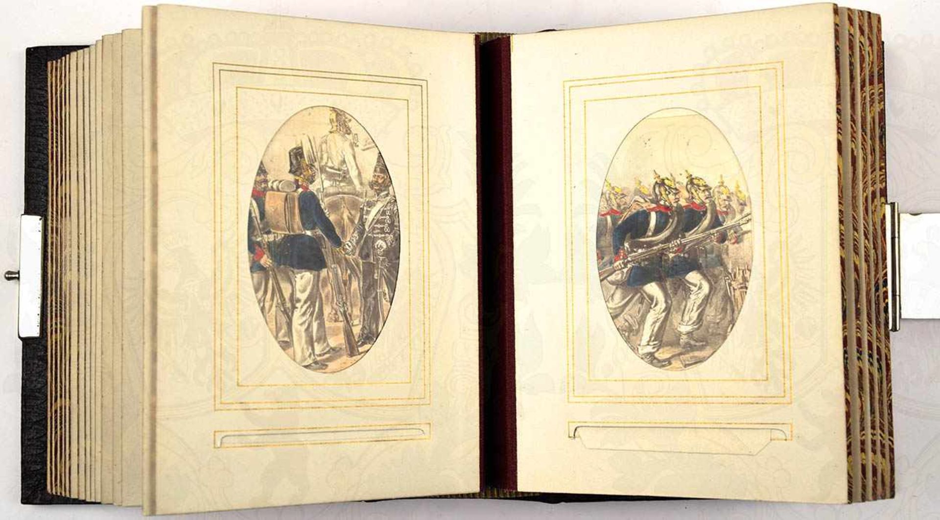 FOTOALBUM mit 40 gesteckten, handcolorierten Visitfotos, preußische Uniformen etw. 1860-65, nach - Bild 4 aus 7