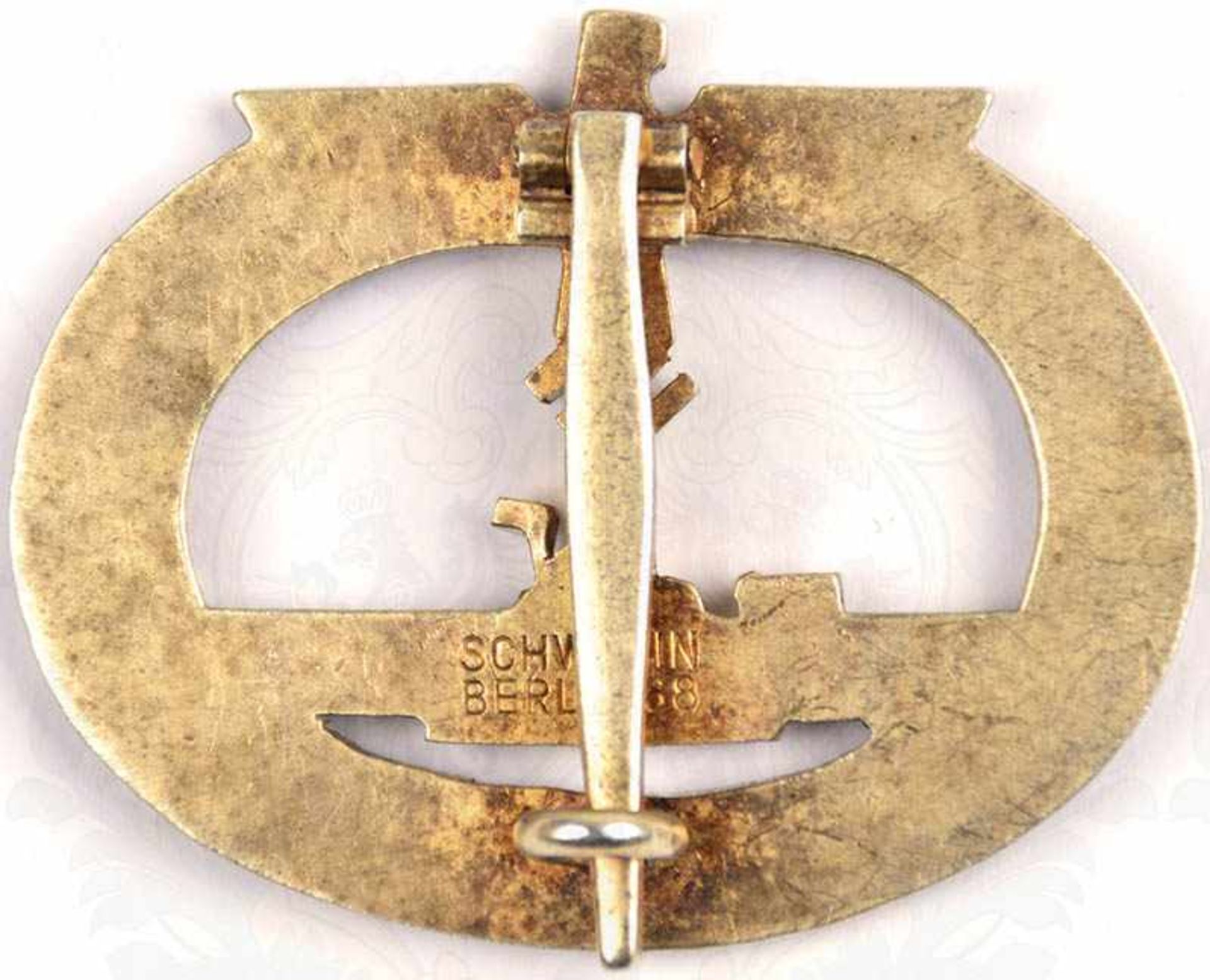 U-BOOT KRIEGSABZEICHEN 1939-1945, Buntmetall/vergld., Herst. „Schwerin Berlin“, bauchige Nadel - Bild 2 aus 3