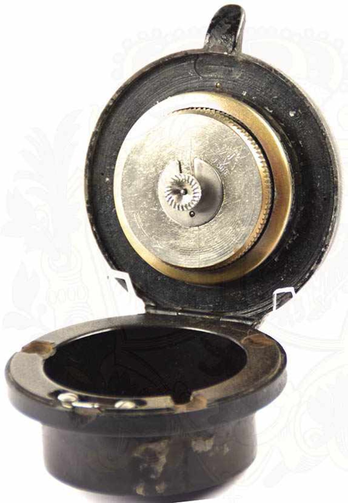 BORDUHR, Herst. „Junghans J 30 E“, Uhrwerk läuft, im klappbaren Bakelit-Gehäuse, um 1940 - Bild 2 aus 3