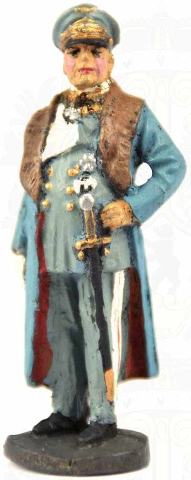 FIGUR GFM HERMANN GÖRING, stehend, mit Mantel u. Fliegerschwert, farbig bemalte Masse, Herst. „