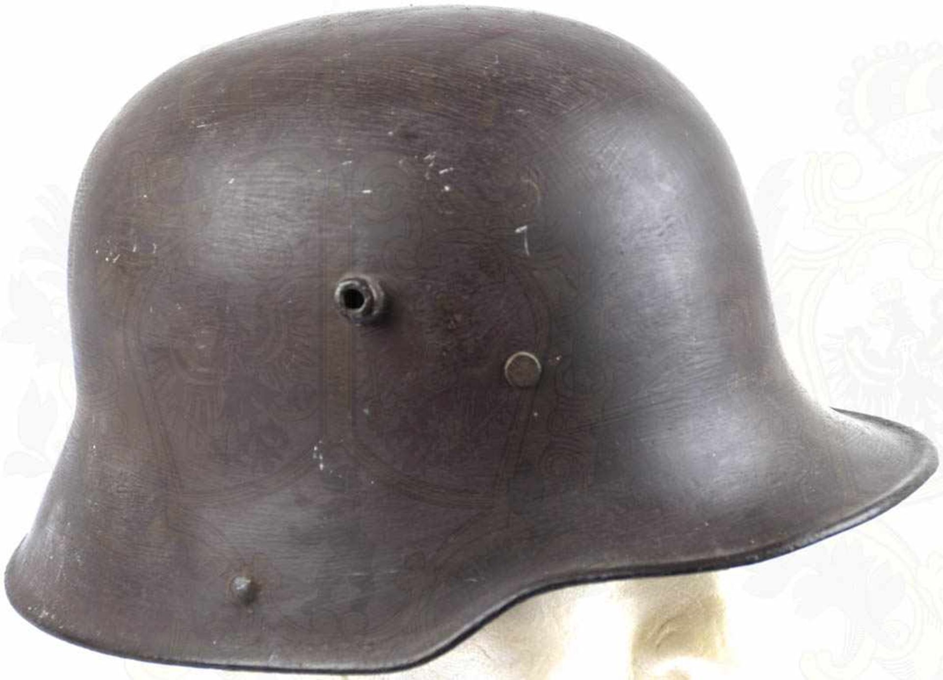 STAHLHELM M 16, überarbeiteter Helm, innen m. zahlr. Narben, tls. verspachtelt, Lackierung älter - Image 2 of 3