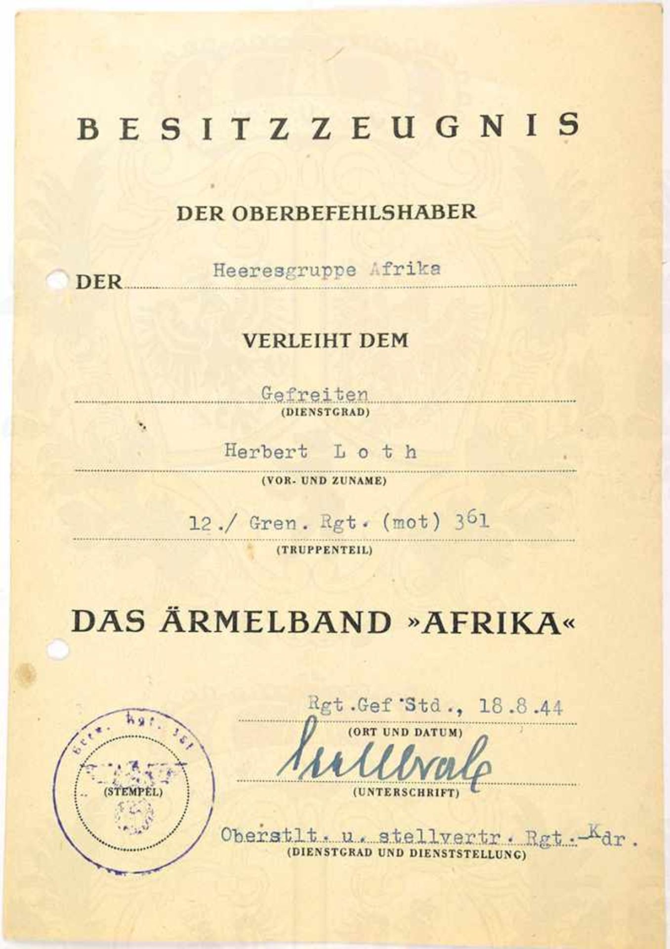 ÄRMELBAND „AFRIKA“, khakifarb. Tuch, slb.grauer masch.-gestickter Text, L. 44 cm, dazu Besitzzeugnis - Image 2 of 4