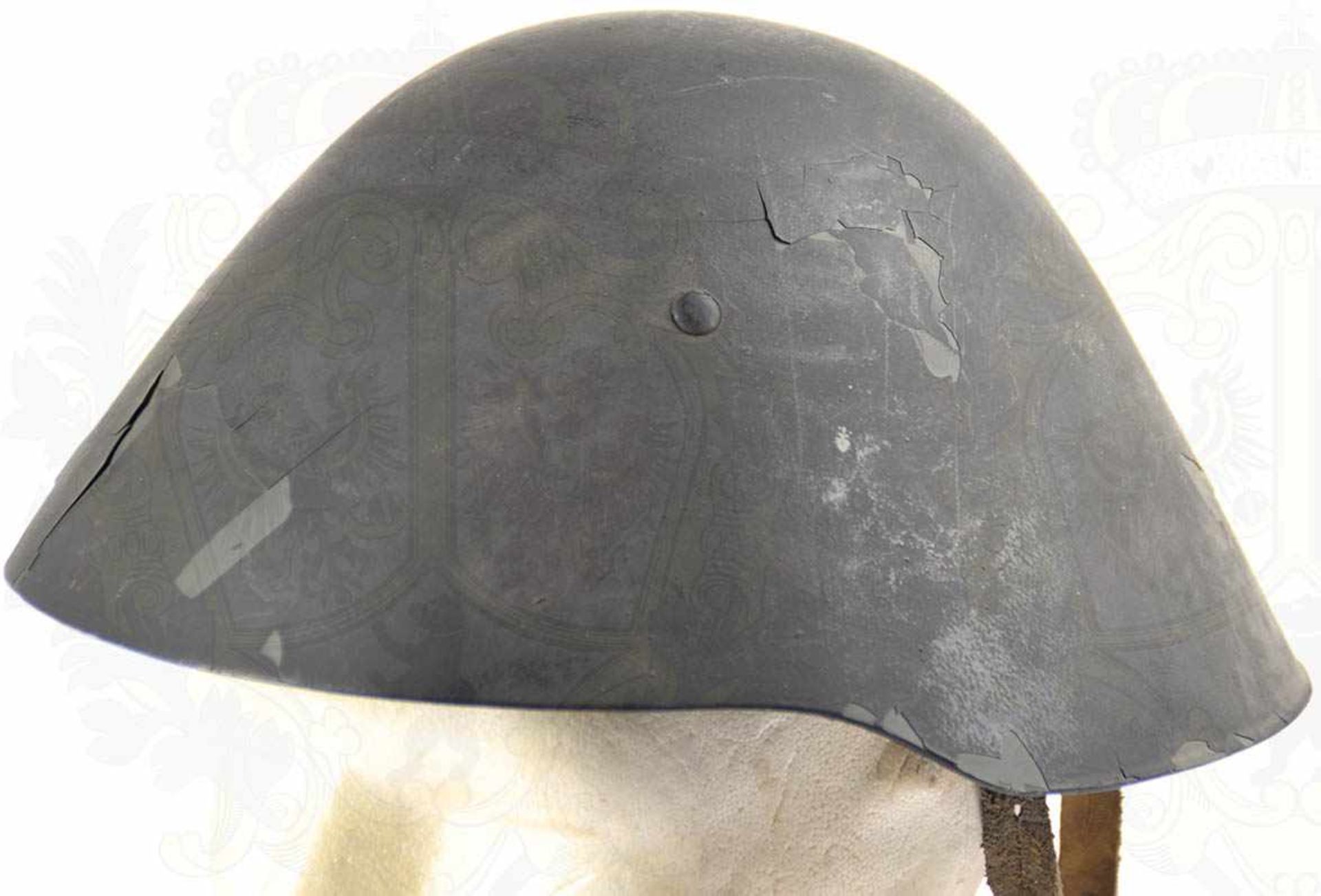 PARADEHELM M 56/1, Kunststoff, sonst wie Stahlhelm, Innenfutter m. Gr. 54, Beriemung, Lackmängel/