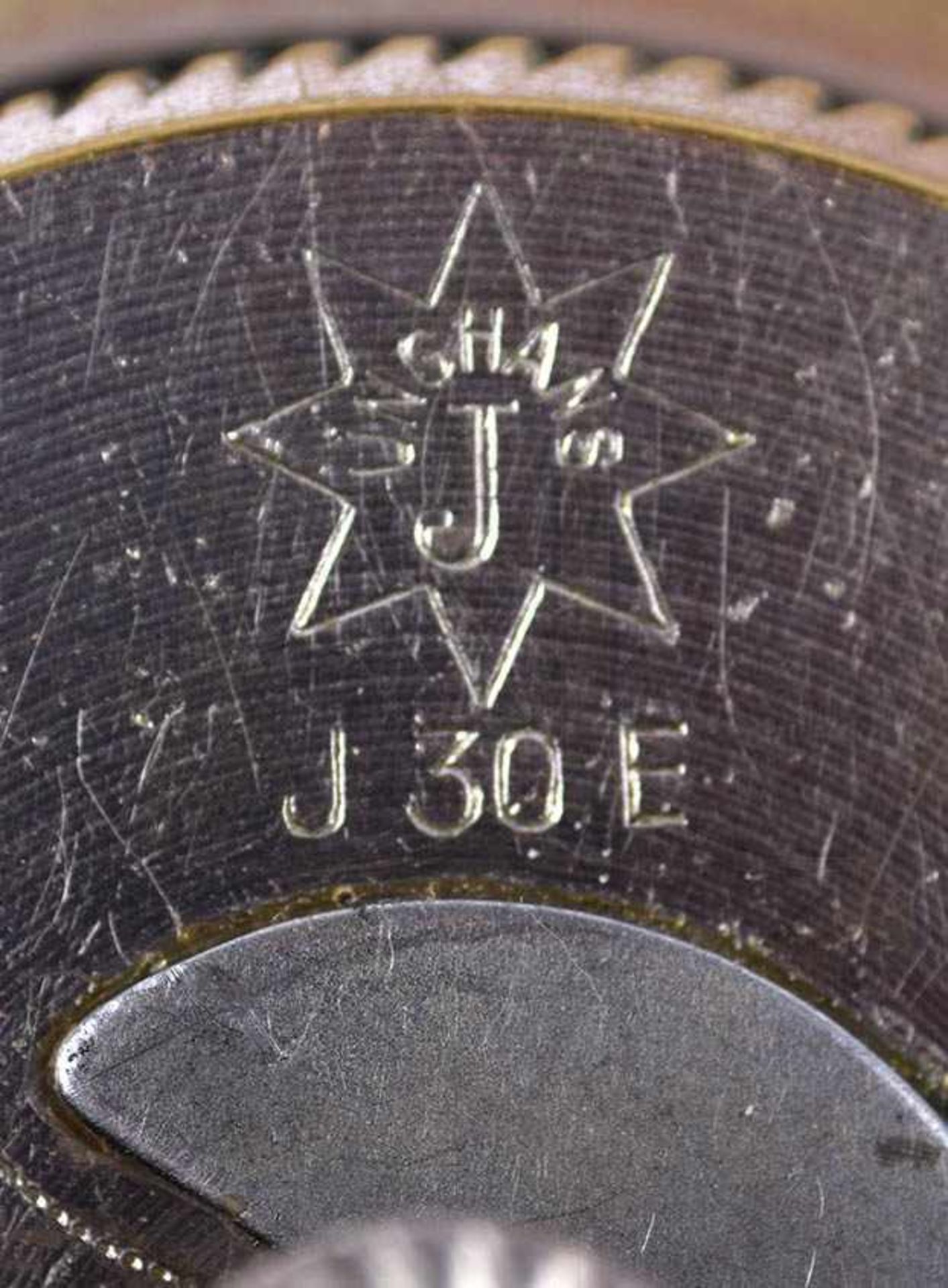 BORDUHR, Herst. „Junghans J 30 E“, Uhrwerk läuft, im klappbaren Bakelit-Gehäuse, um 1940 - Image 3 of 3