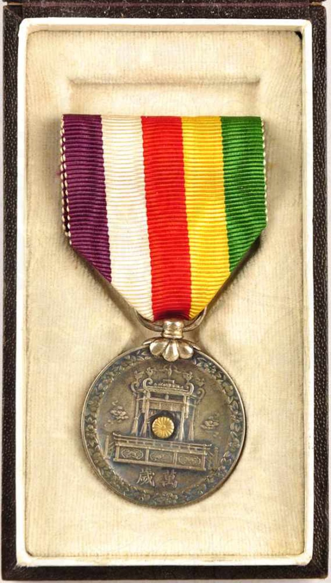 MEDAILLE ZUR THRON-BESTEIGUNG 1928, Kaiser Hirohito, Silber, tls. vergld., im Etui