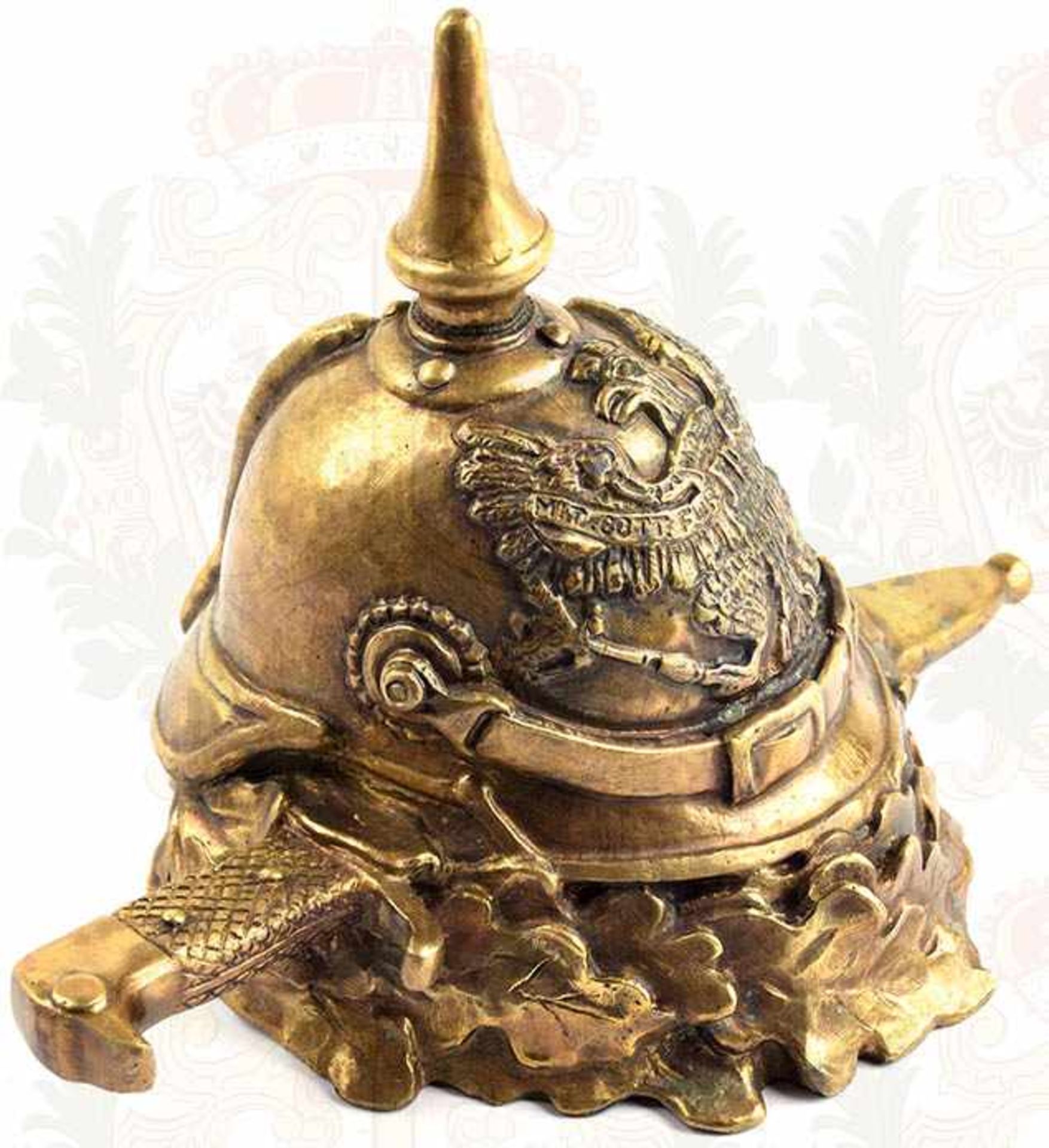 SCHREIBTISCH-DEKORATION, Pickelhaube mit reliefiertem Helmadler u. Devise „Mit Gott für König und