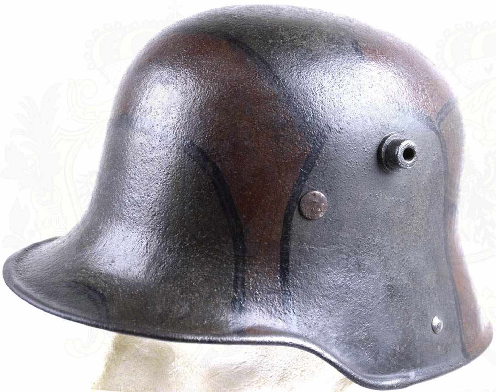 STAHLHELM M 16, Glocke tls. narbig u. geputzt, Tarnlackierung neuzeitlich ergänzt, 2 gerade