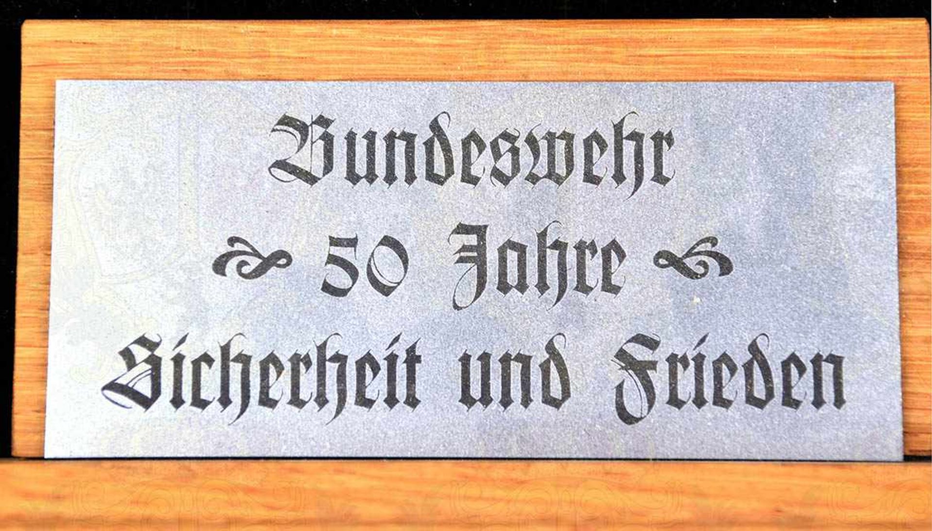 EHRENSÄBEL ZUM 50-JÄHRIGEN BESTEHEN DER BUNDESWEHR, Löwenkopfsäbel, Herst. „WKC Germany“, leicht - Bild 6 aus 6