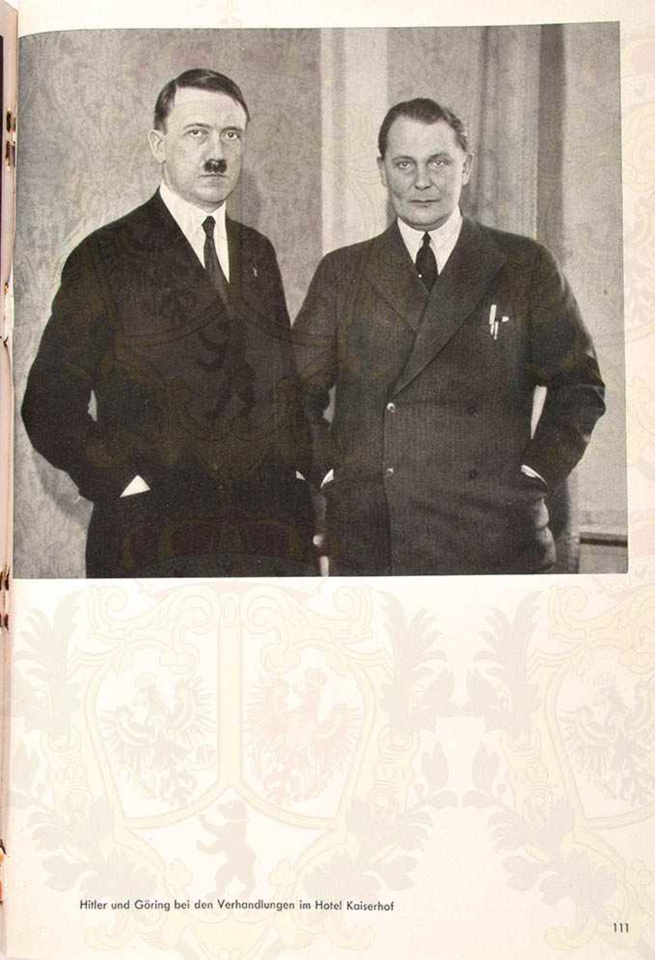 HITLER WIE IHN KEINER KENNT, Hoffmann-Fotoband, Bln. 1938, 112 S., kart., SU m. Gebrauchsspuren - Bild 3 aus 3