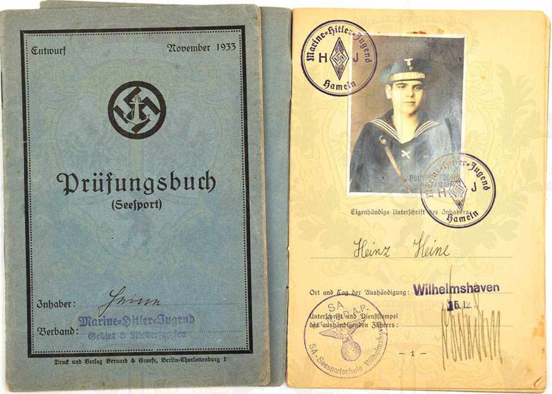2 MARINE HJ PRÜFUNGSBÜCHER FÜR SEESPORT, f. e. Jungen d. MHJ Hameln, 1935/36, m. Uniform. bzw.