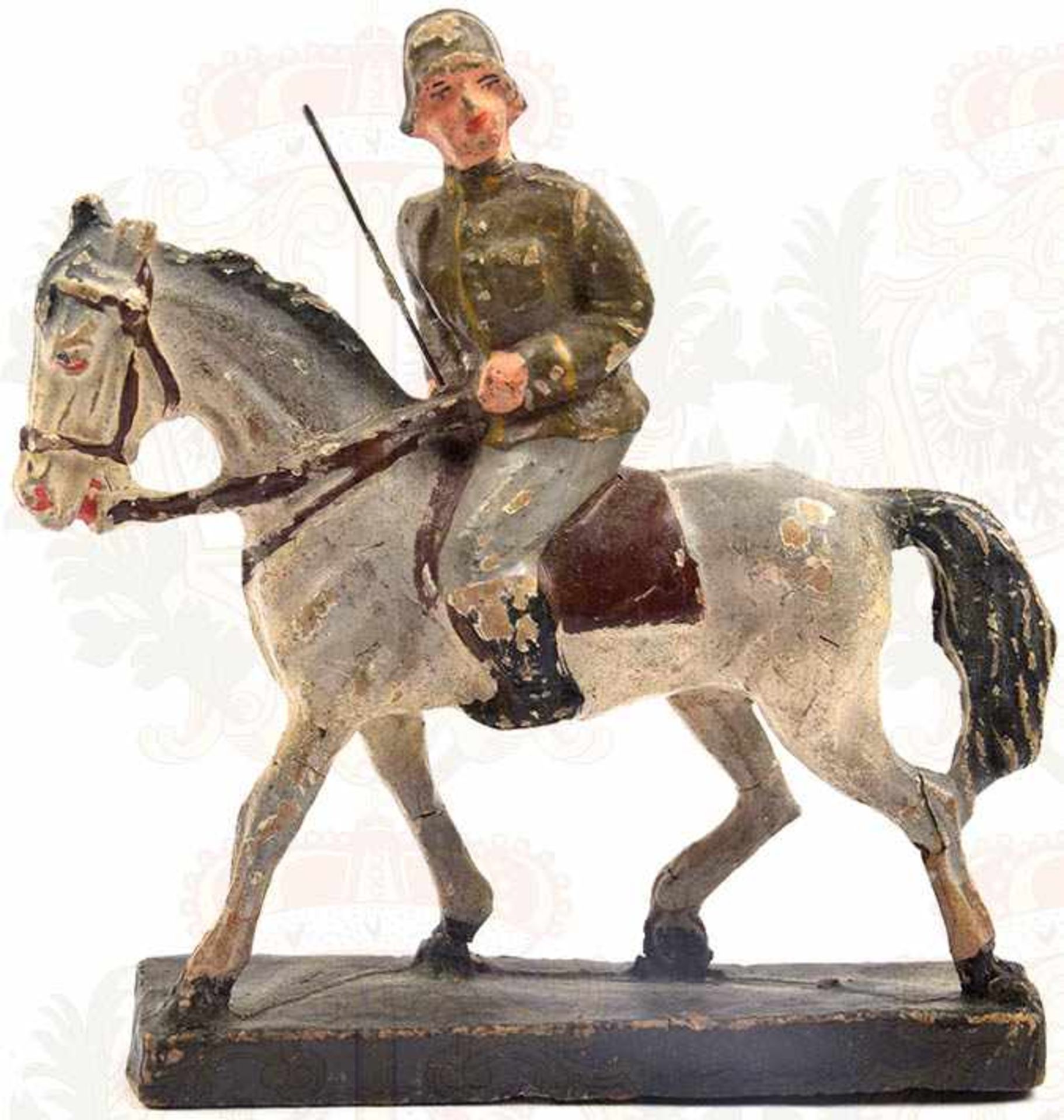8 SOLDATENFIGUREN, 1 Offizier zu Pferde mit Stahlhelm u. Säbel sowie 7 Mannschaften marschierend, - Bild 2 aus 2