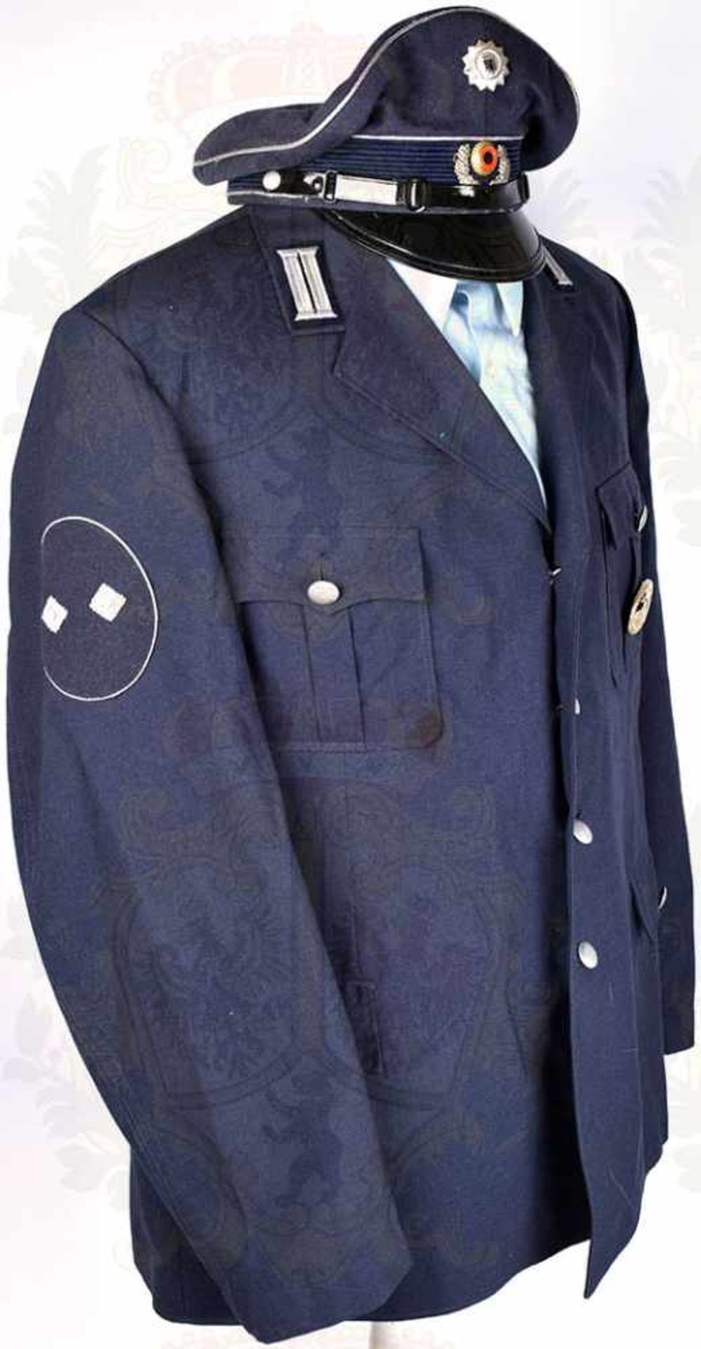 UNIFORM EINES POLIZEIOBERKOMMISSARS der West-Berliner Schutzpolizei, um 1975, Uniformrock,