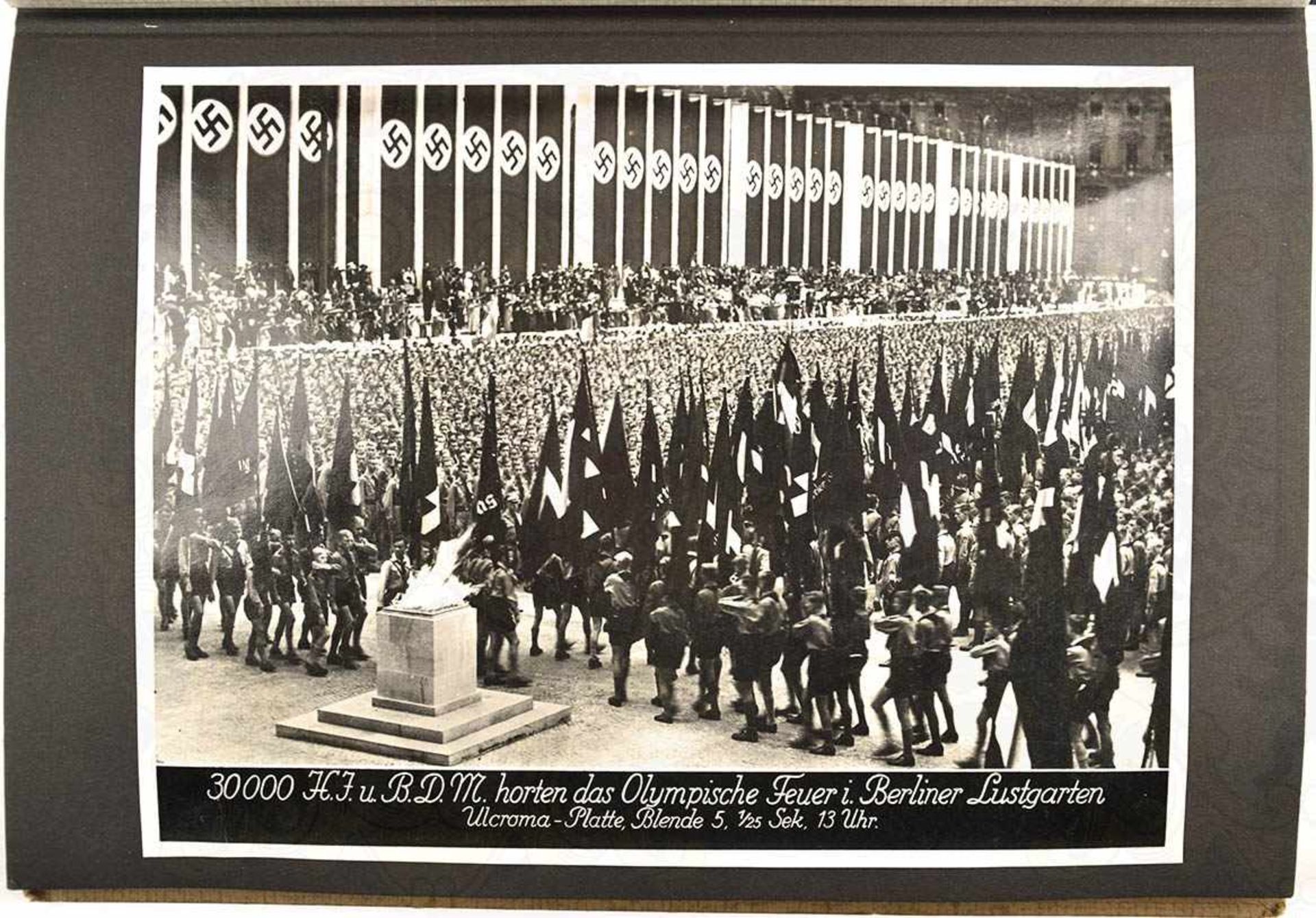 3 FOTOALBEN, ca. 90 Presse-Aufn., Atelier Hauff, 23x17 cm, dabei „Das Stadion während der - Bild 5 aus 5