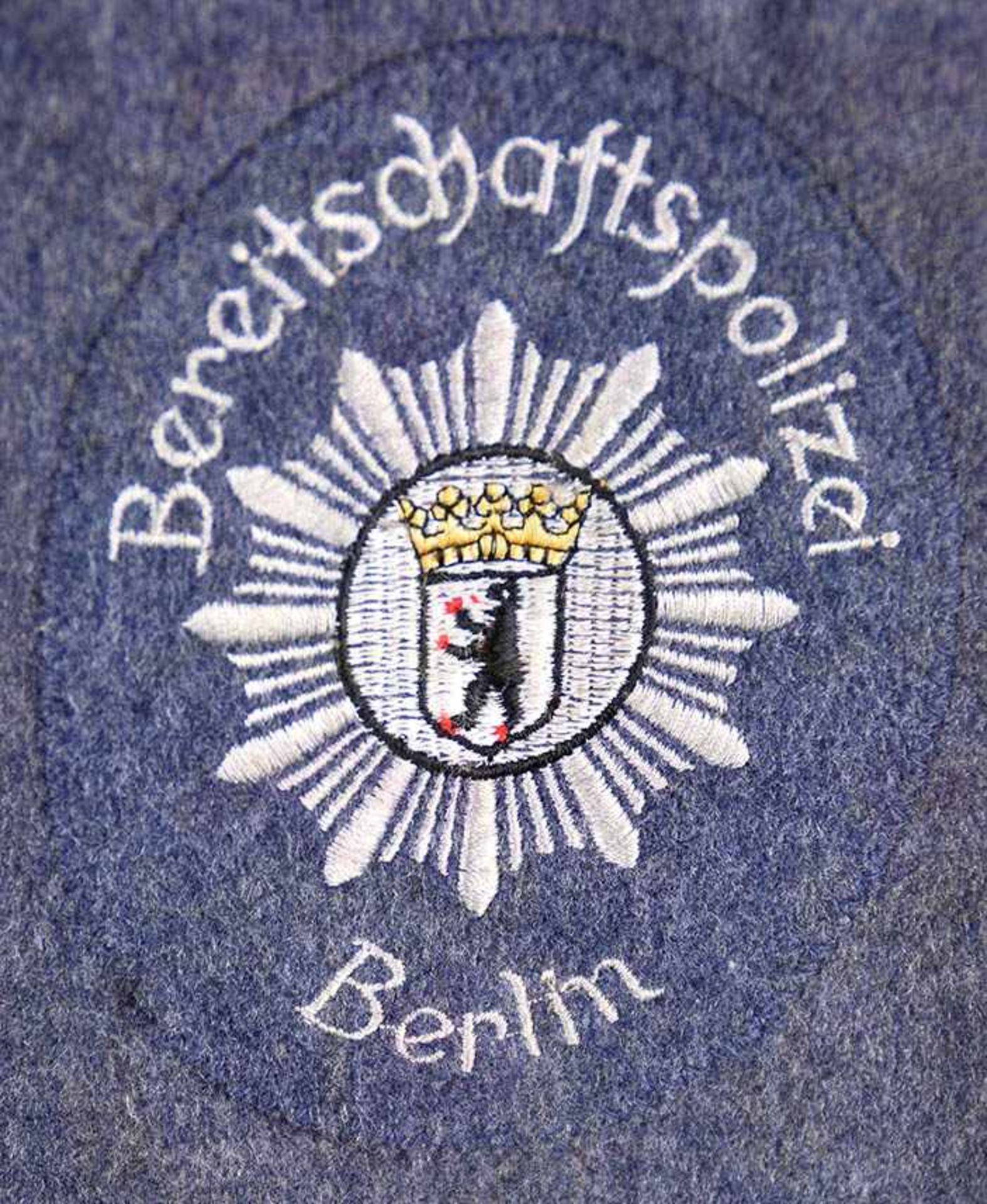 MANTEL FÜR EINEN POLIZEIOBERWACHTMEISTER, der West-Berliner Bereitschaftspolizei, um 1975, - Bild 2 aus 2