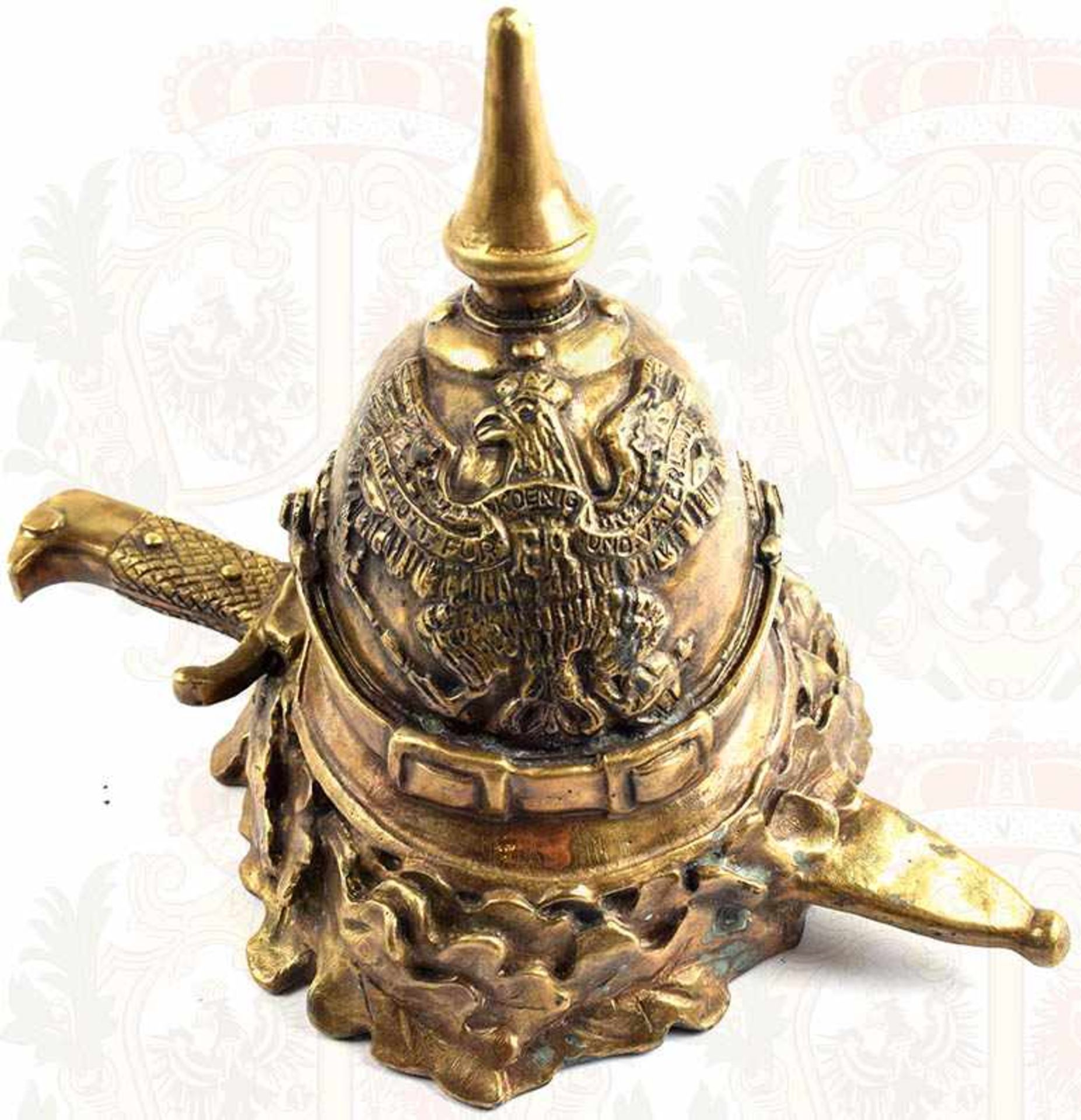 SCHREIBTISCH-DEKORATION, Pickelhaube mit reliefiertem Helmadler u. Devise „Mit Gott für König und - Bild 2 aus 3