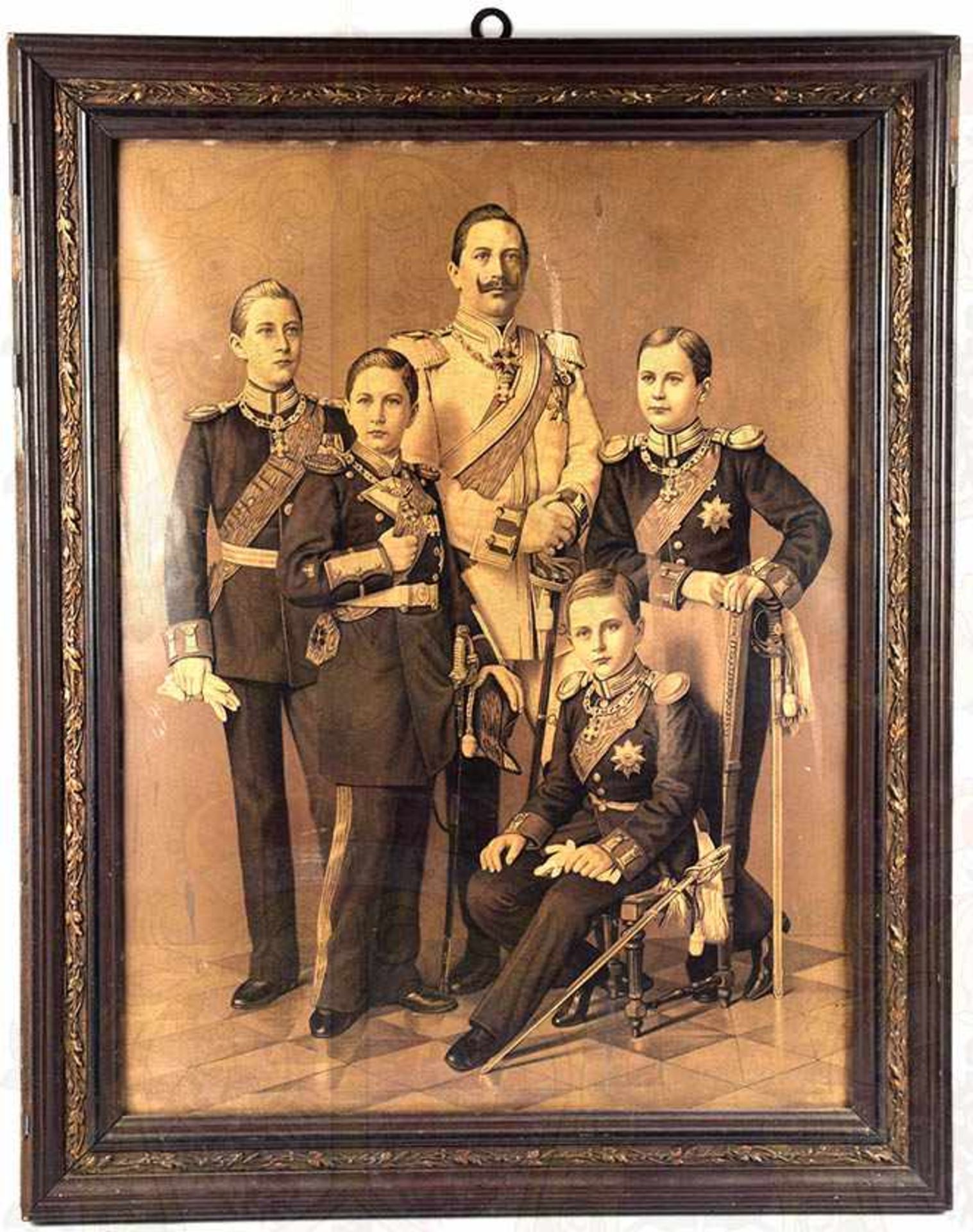 WANDBILD KAISER WILHELM II 4 SÖHNEN, Chromo-Lithographie nach Foto, alle in Uniform, wenige