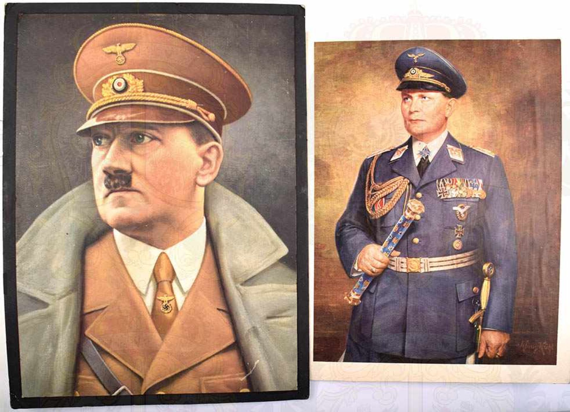 2 PORTRAIT-KUNSTDRUCKE: Adolf Hitler, in Mantel u. mit Schirmmütze; Hermann Göring, in Uniform mit