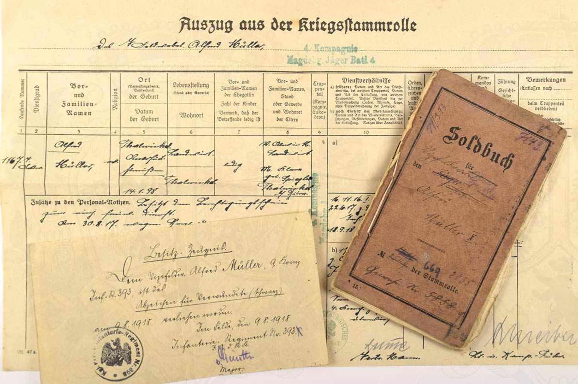 NACHLASS EINES VIZEFELDWEBELS, IR 393: Soldbuch, zahlr. Eintragungen, u. a. EK II 1918; - Bild 2 aus 2