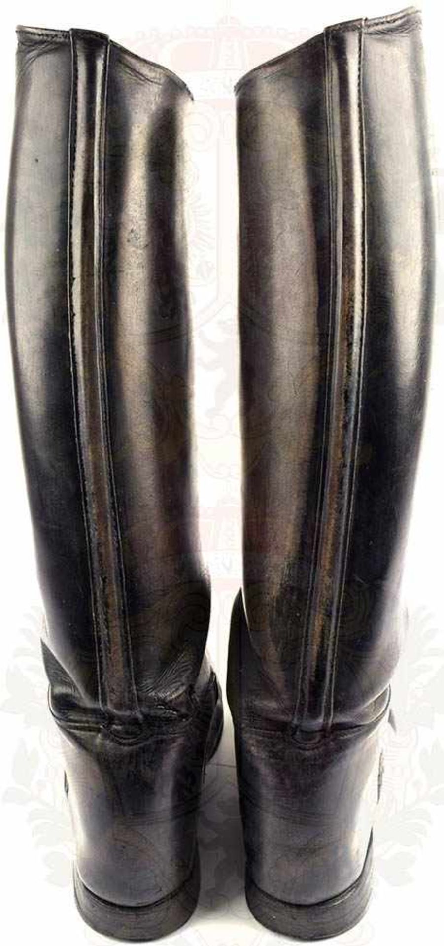 PAAR REITSTIEFEL, festes geschwärztes Leder, Gummisohlen, Gr. ca. 38/39, H. 45 cm, Mitte 20. Jhd., 1 - Bild 2 aus 2