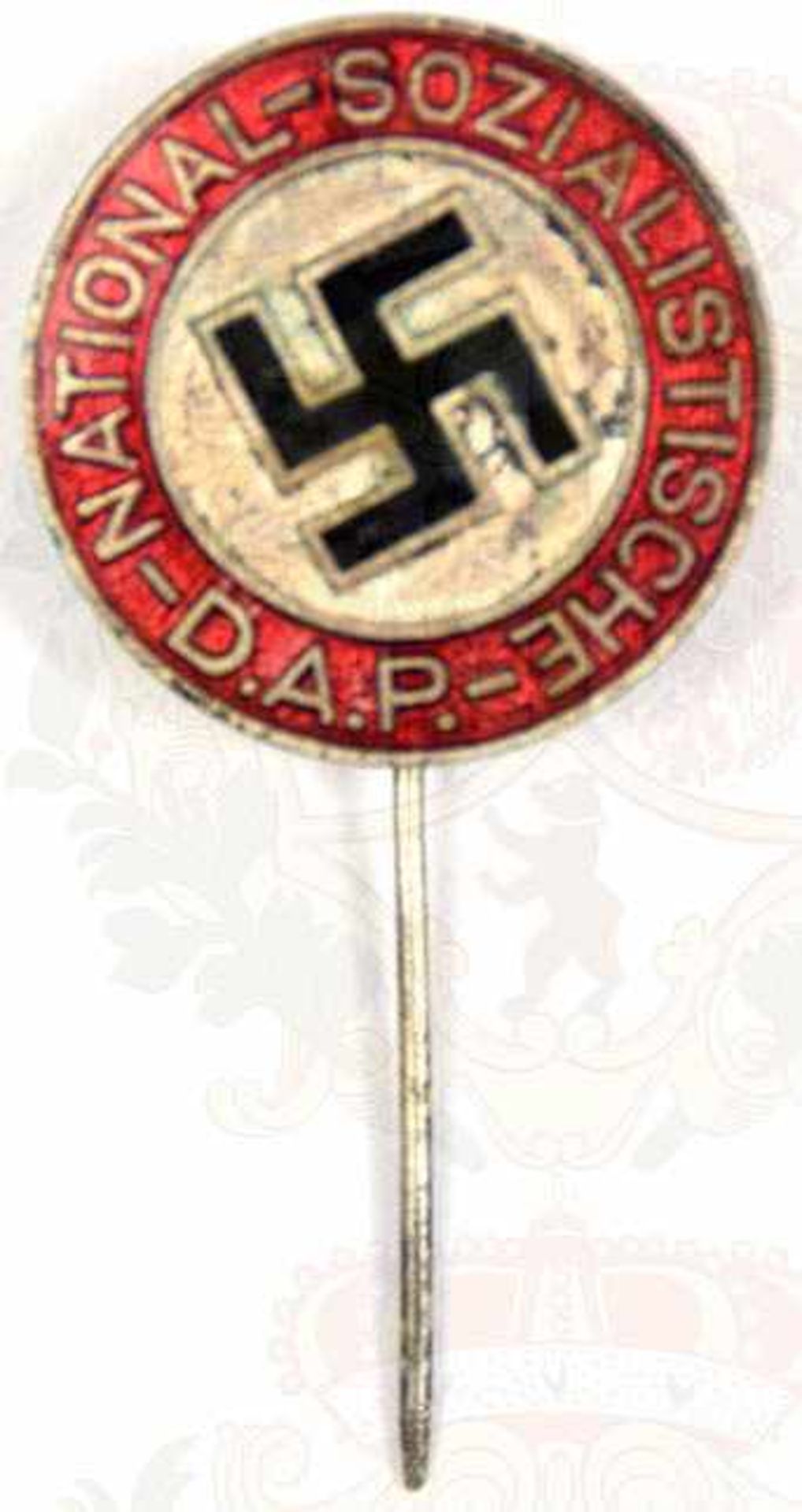 NSDAP - MITGLIEDSABZEICHEN, Weißmetall, teilemaill., leicht berieben, lange Nadel