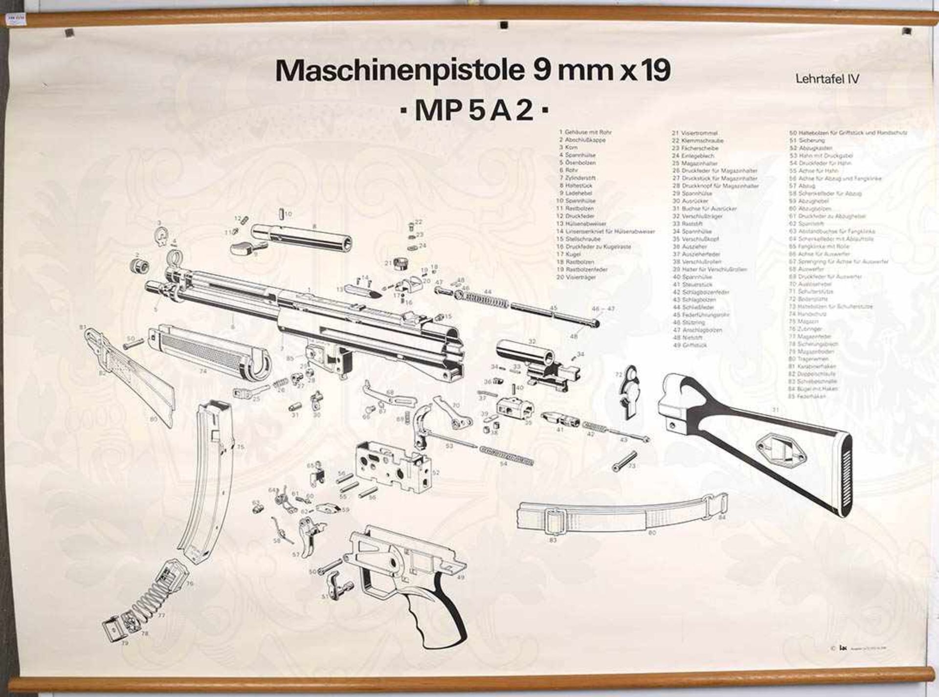 LEHRTAFEL „MASCHINENPISTOLE 9 MM X 19“, „-MP5 A2-“, Zeichnung der demontierten Waffe, sowie